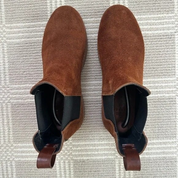 Men’s FEIT Hand Sewn Chelsea Boots in Brown Suede size 42 (9-10 US). Like new