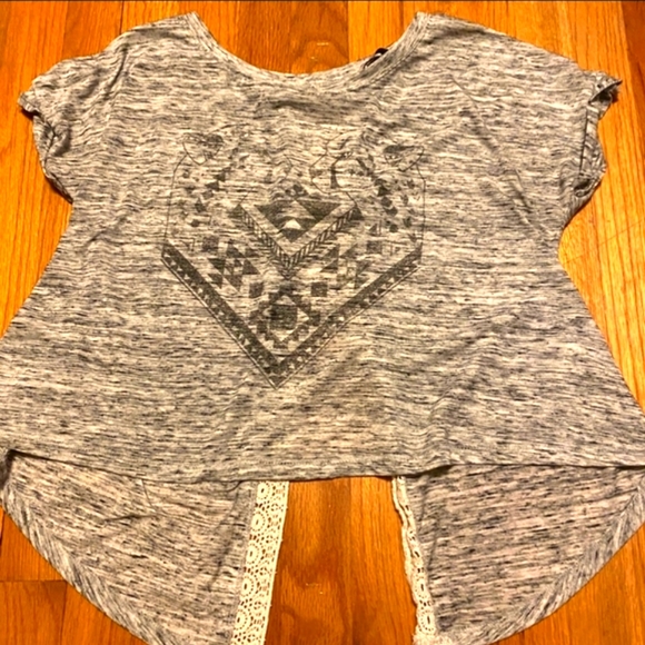 Hollister • Grey Gray Open Back Boho Aztec Graphic Heather T-Shirt Crochet XS/S