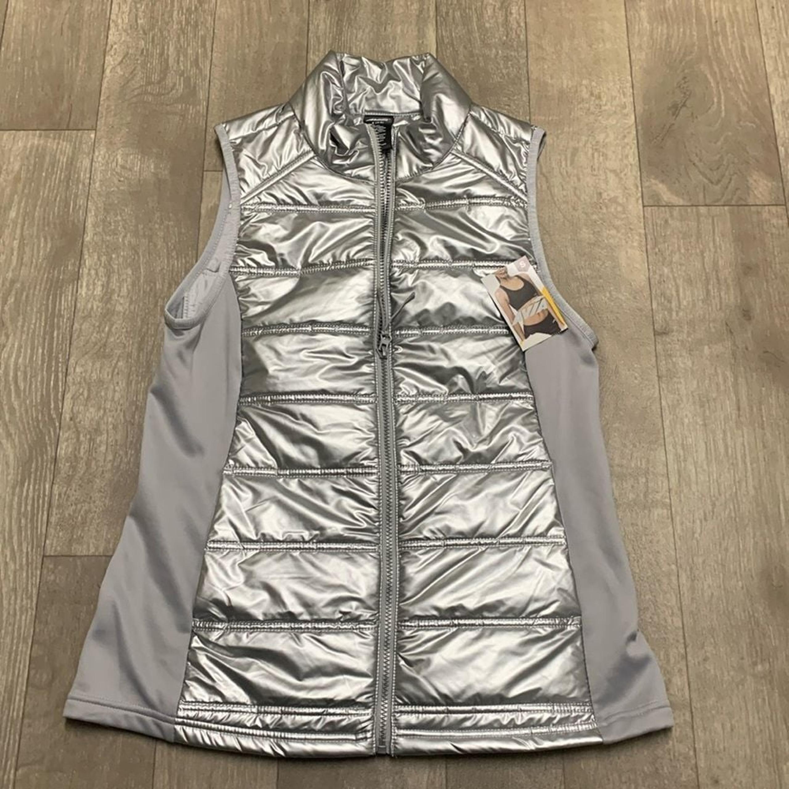 Womens NWT Avia Quilted Shiny Puffer Hybrid Sleeveless Vest