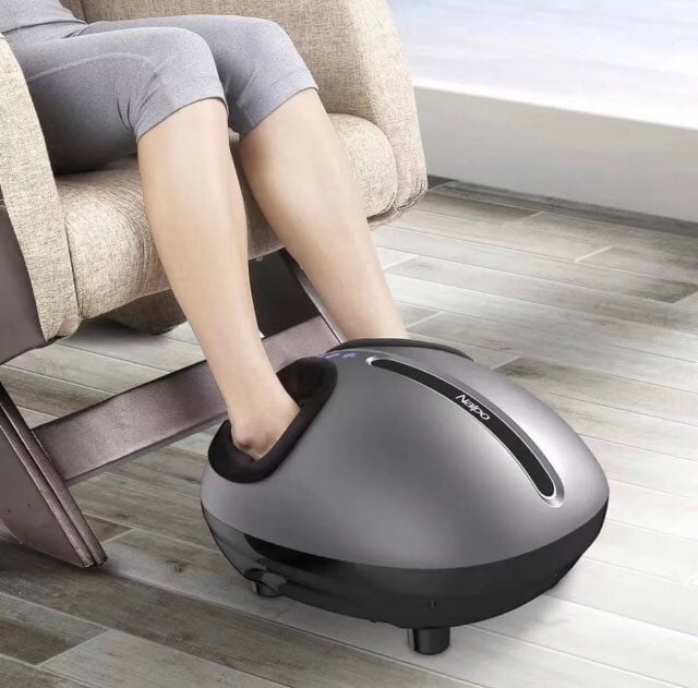 Foot massager with rolling heat massager