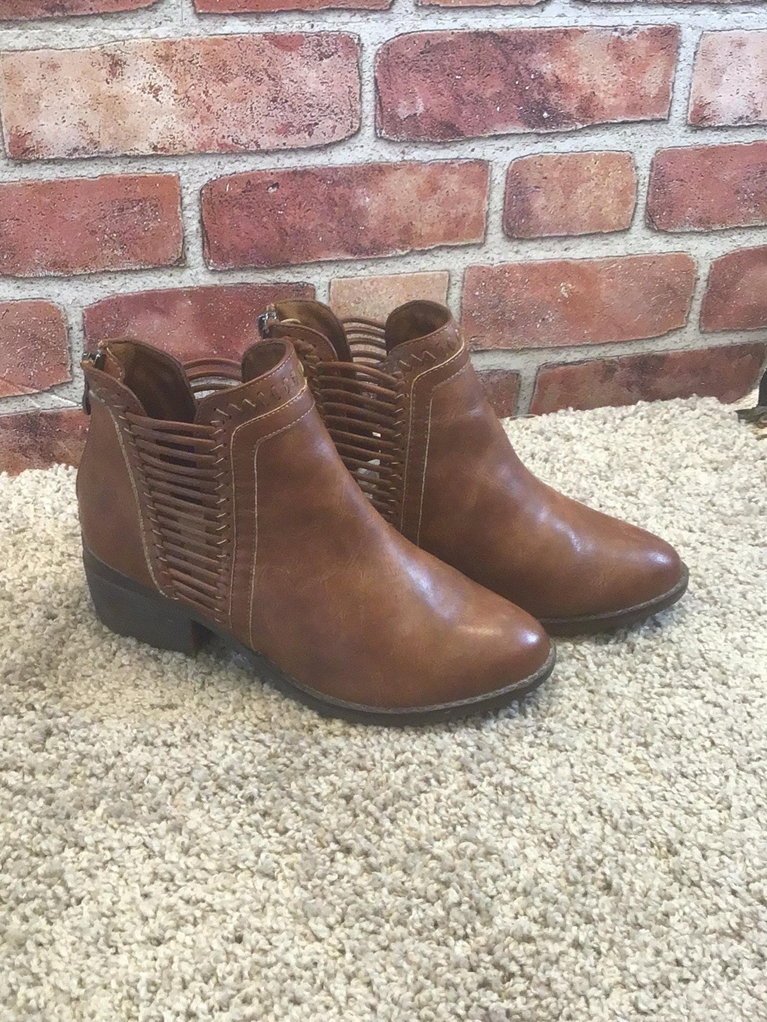 womens ankle boots size 6
