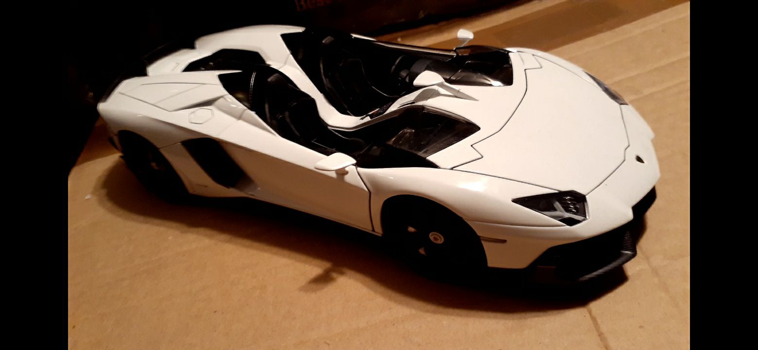 1/18 Autoart Lamborghini Aventadot J Whi