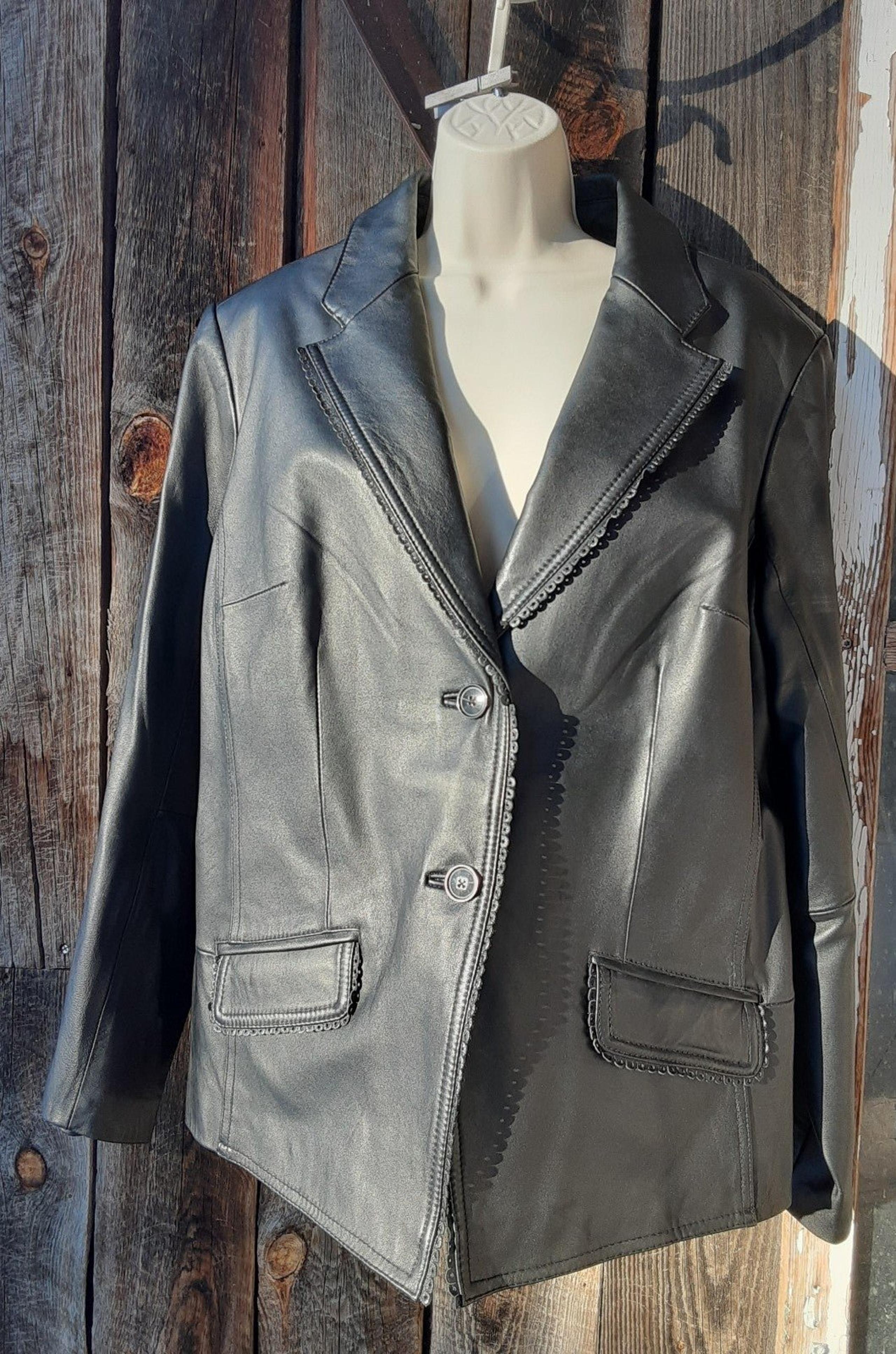 Like new. Genuine leather. Jaclyn Smith womens jacket. Size 18