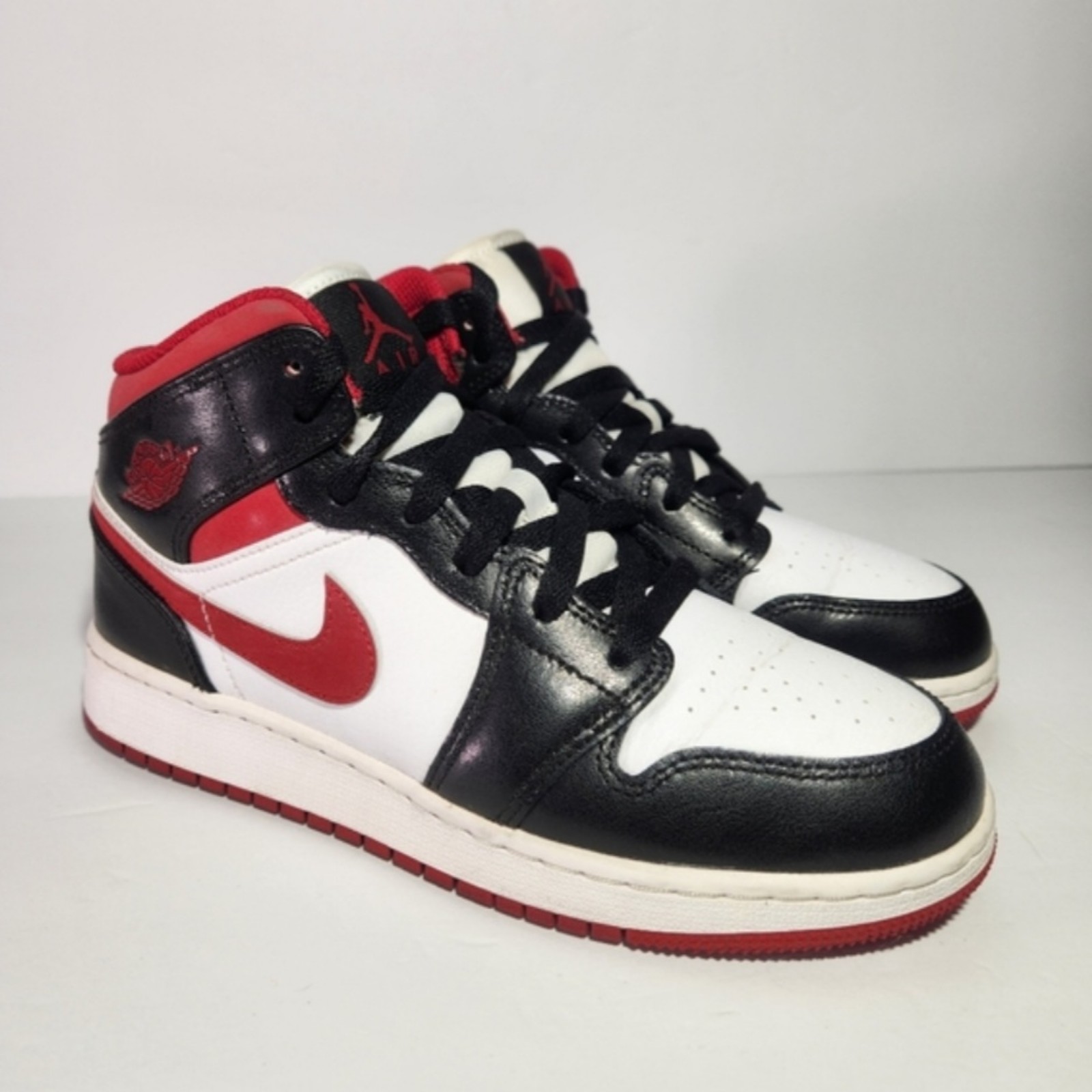Air Jordan 1 Mid GS White Gym Red Black 5.5Y/ Women's 7 DJ4695-122
