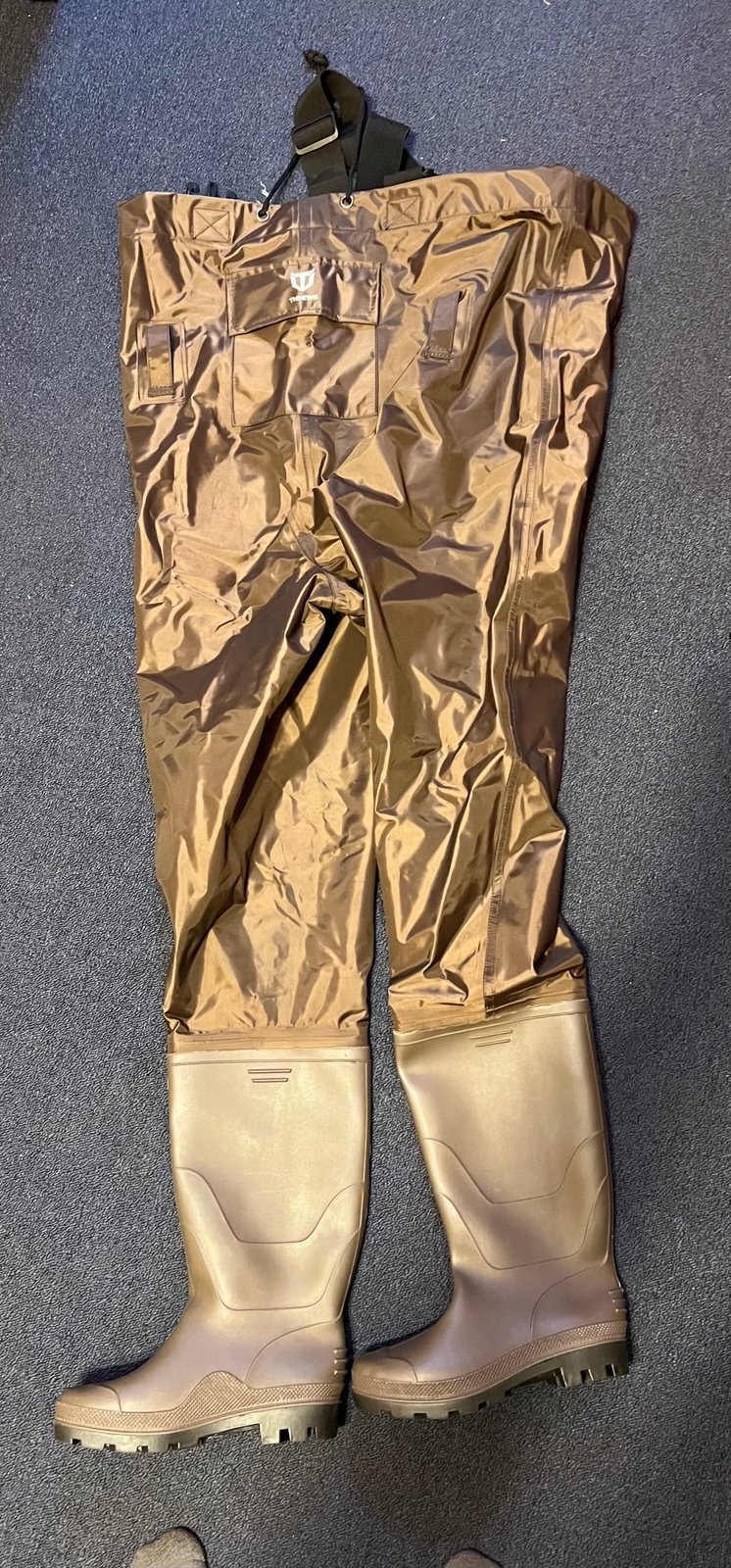 Men’s eight women’s 10 waders