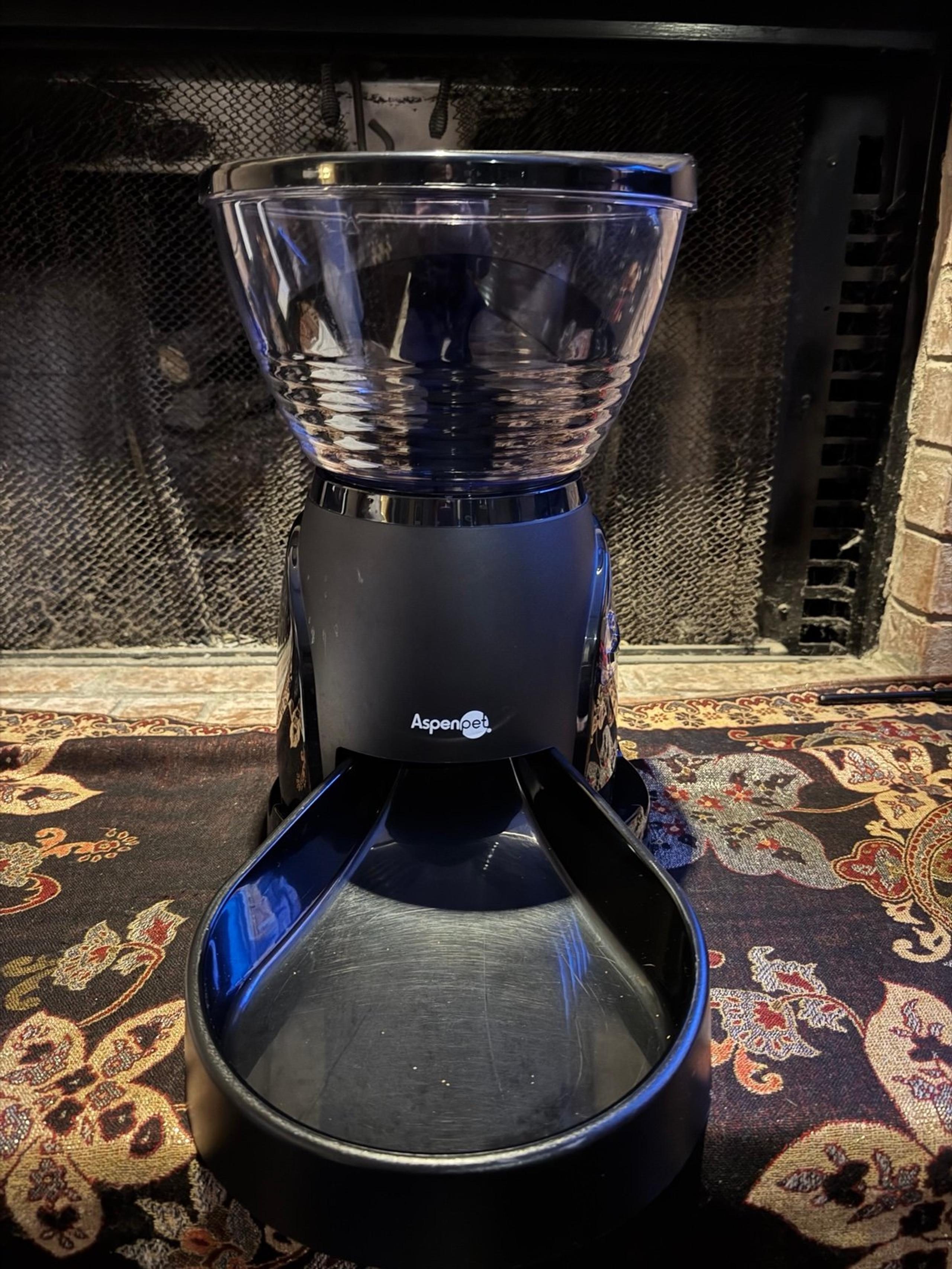 Aspen Pet Le Bistro Portion Control Automatic Pet Food Feeder