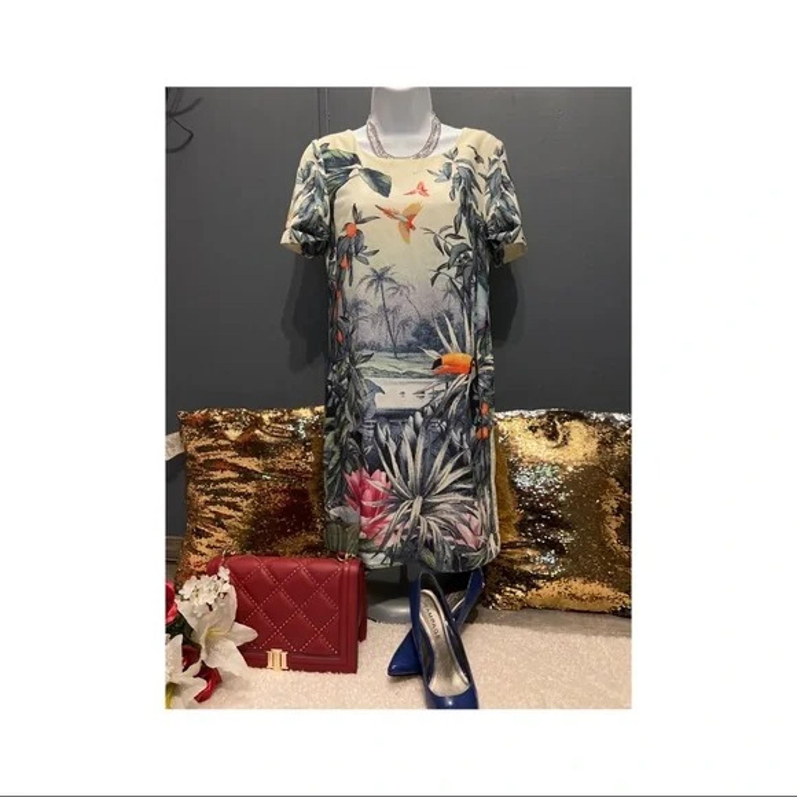 Excellent Condition!! Beautiful Floral Dress Shirt