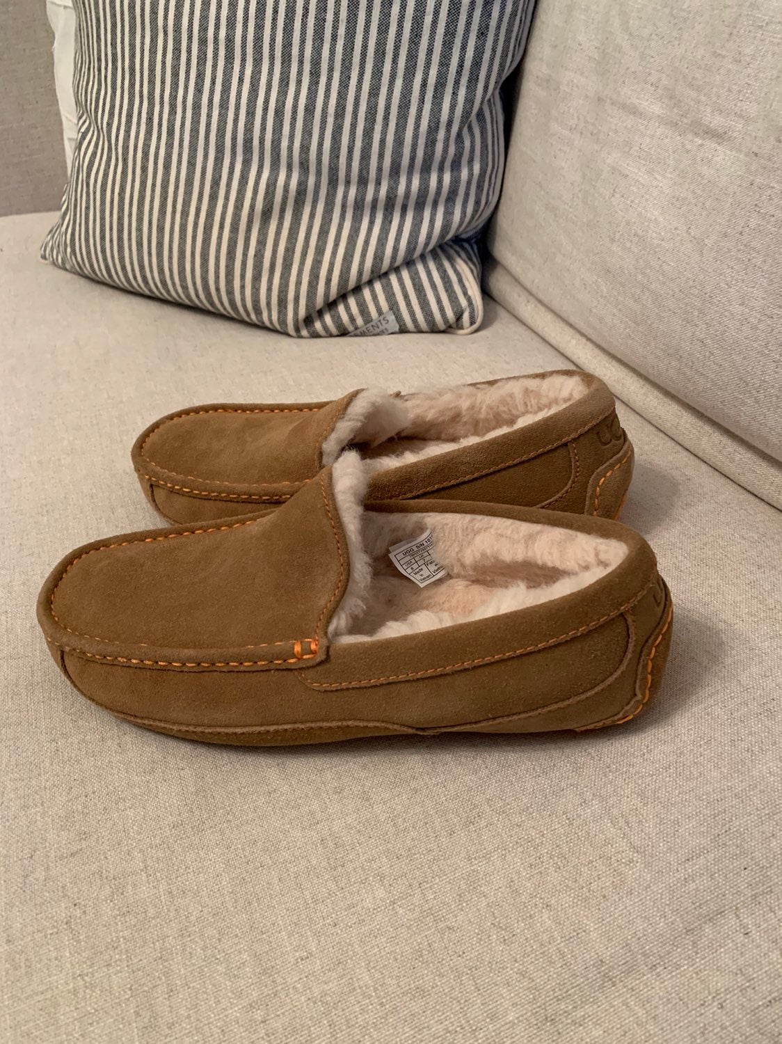 Authentic UGG Ascot Men’s Slipper Size 8