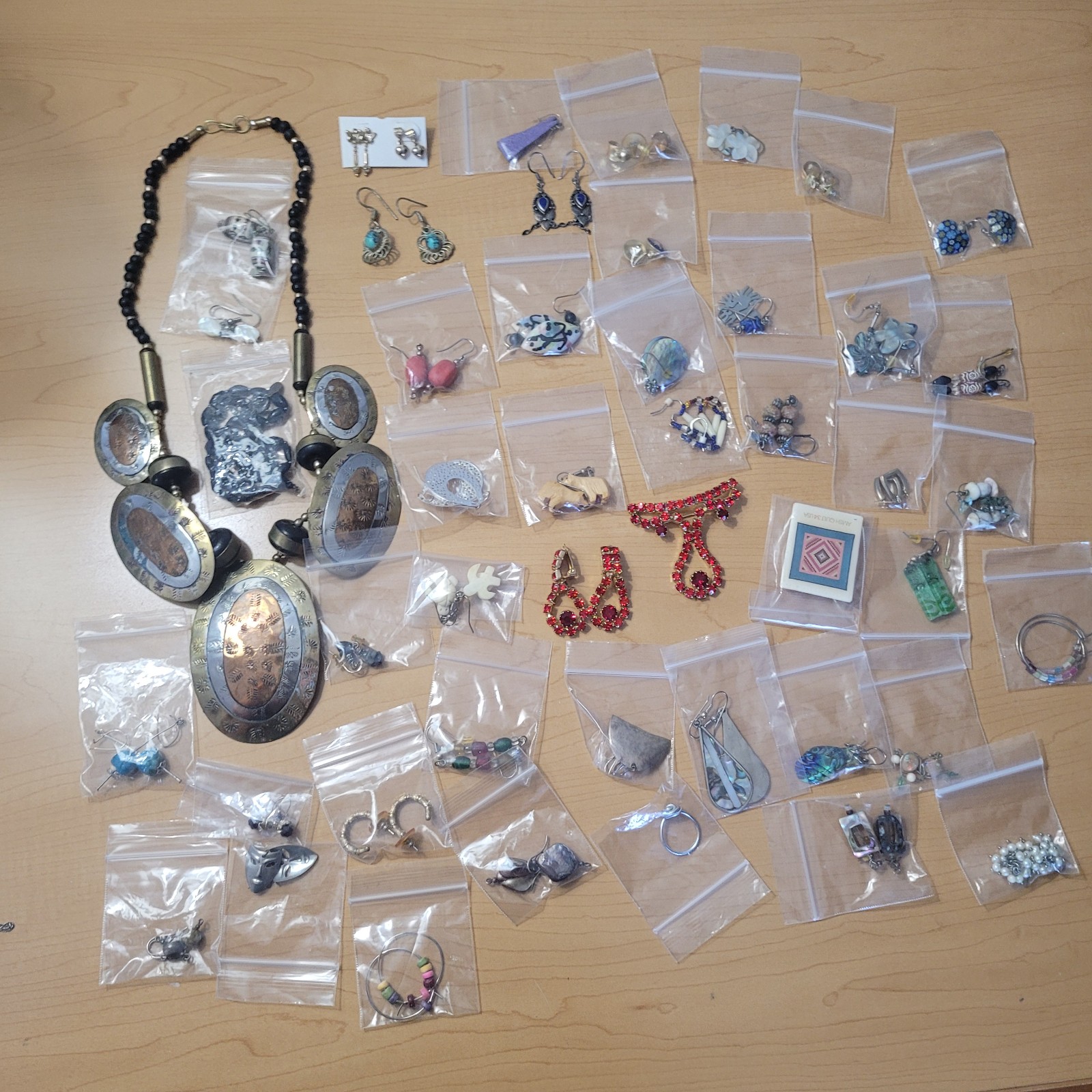 Jewelry LOT of earrings, brooches/pins and necklace