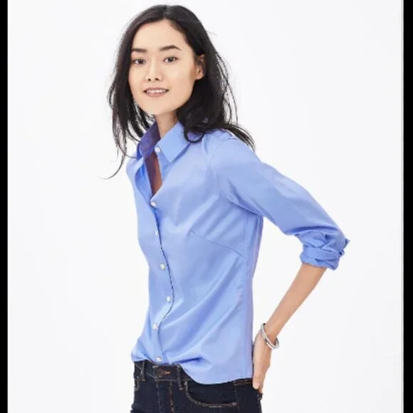 Banana Republic - Fitted Non-Iron Sateen Shirt 717843 | 8 Petite | Blue Crystal