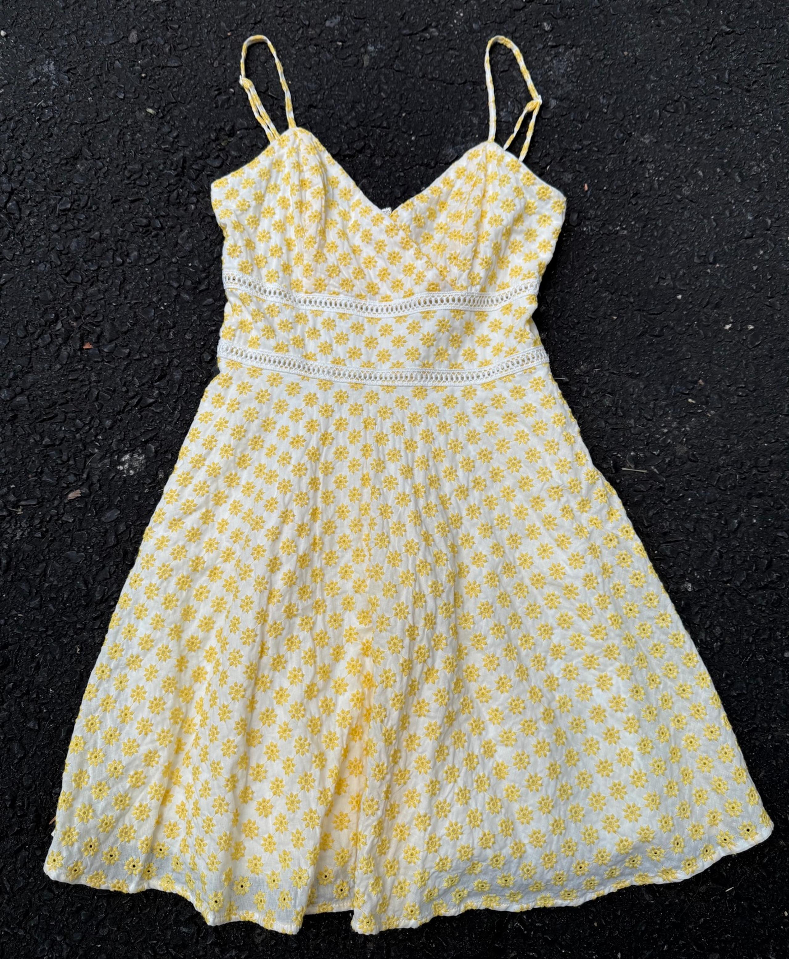 Trixxi Dress Womens 3 Small Yellow Daisy Eyelette Floral Short Strappy Sun Dress