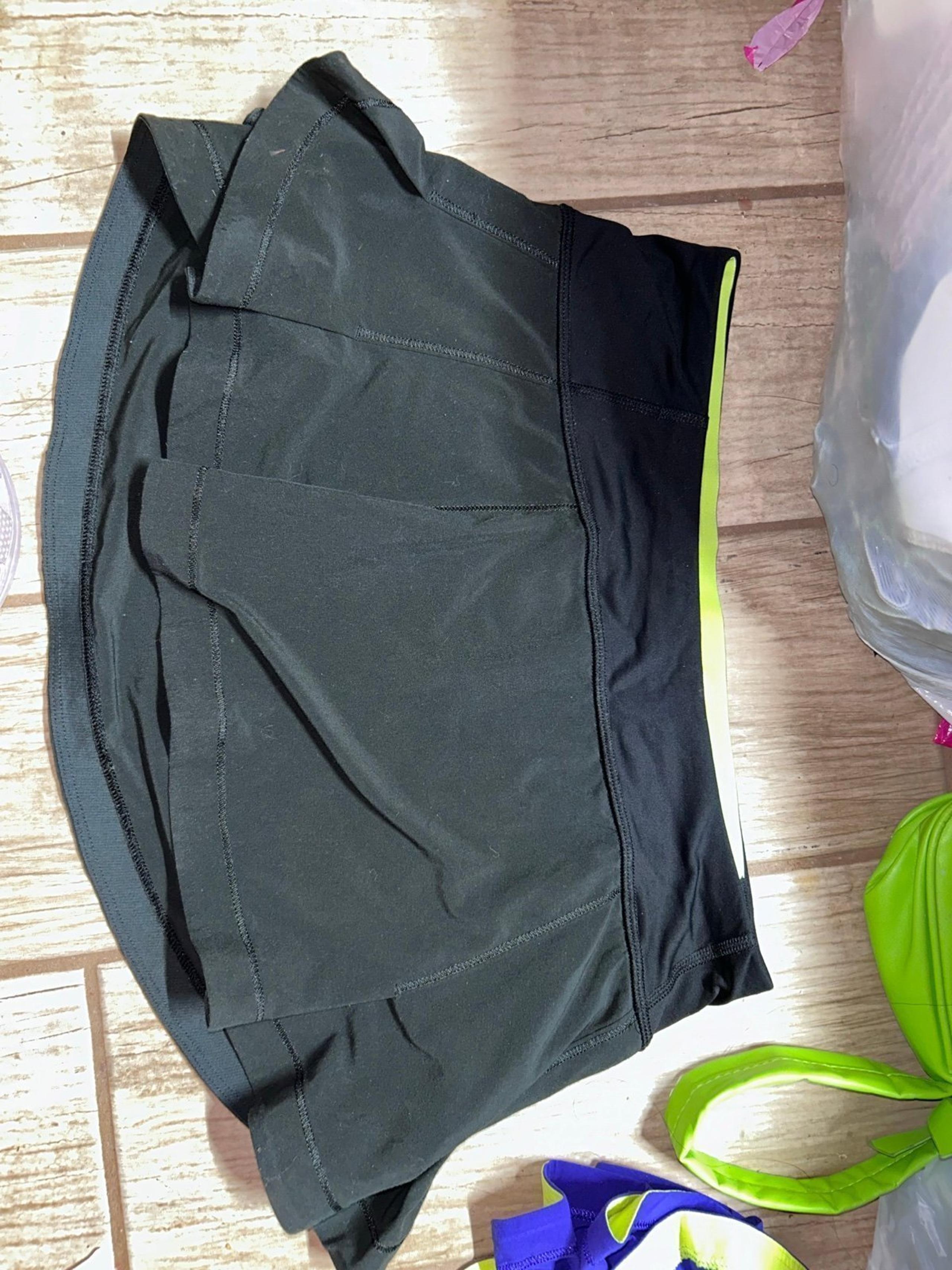 Women’s lululemon athletica black mini skirt size 4