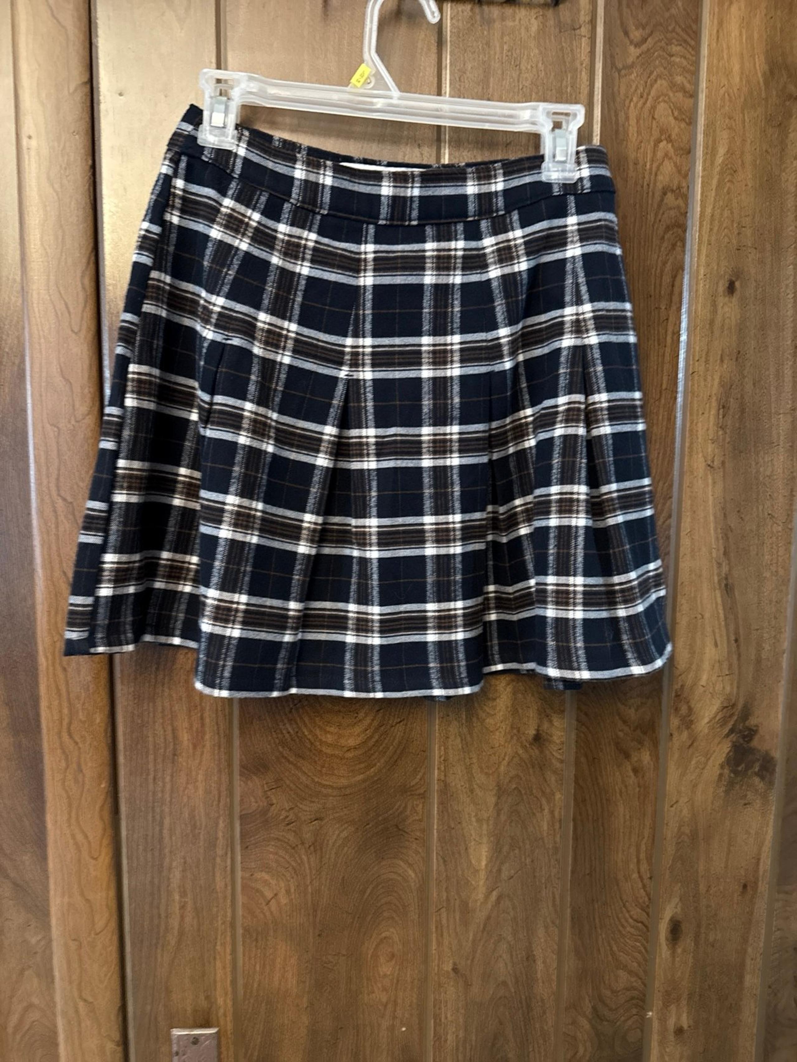 Like new Hollister ultra high rise pleated skirt sz medium