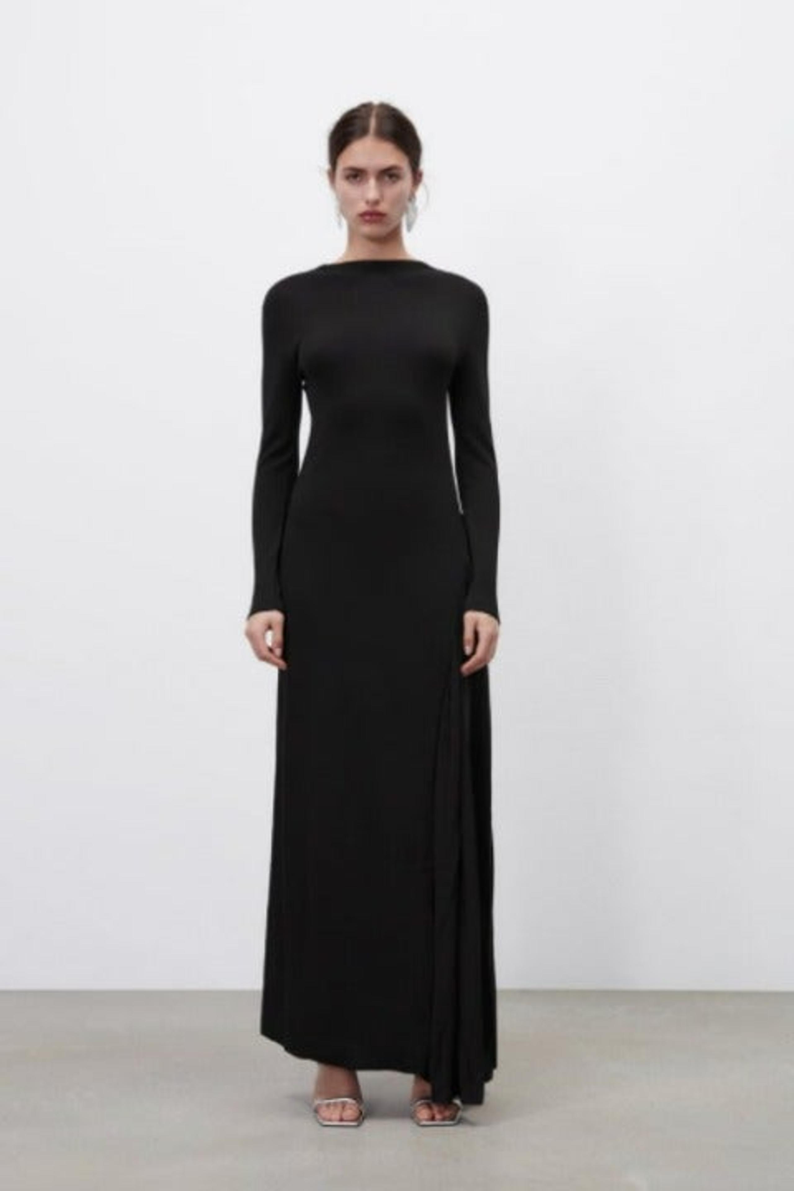 KNIT DRESS WITH CONTRAST DETAIL