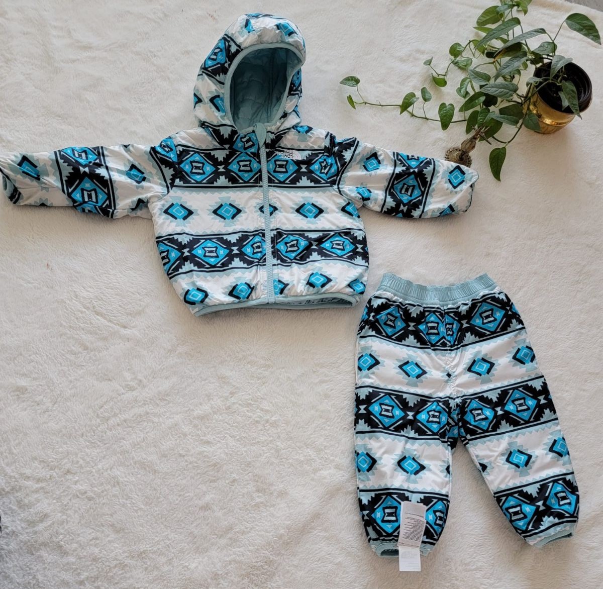 North face perrito snowsuit set 9- 12M !