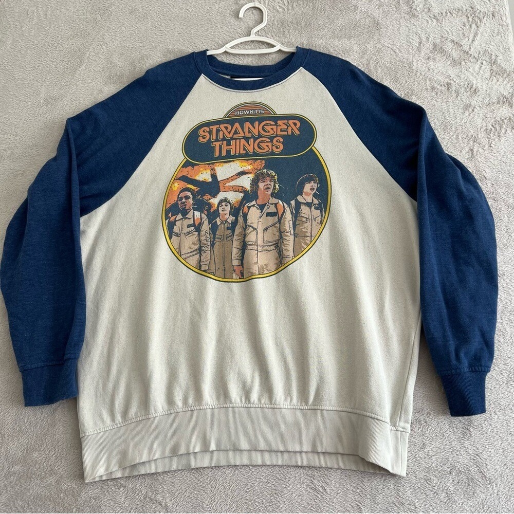 Stranger Things Show Raglan Pullover Sweatshirt Netflix Men XL Blue Cream Retro