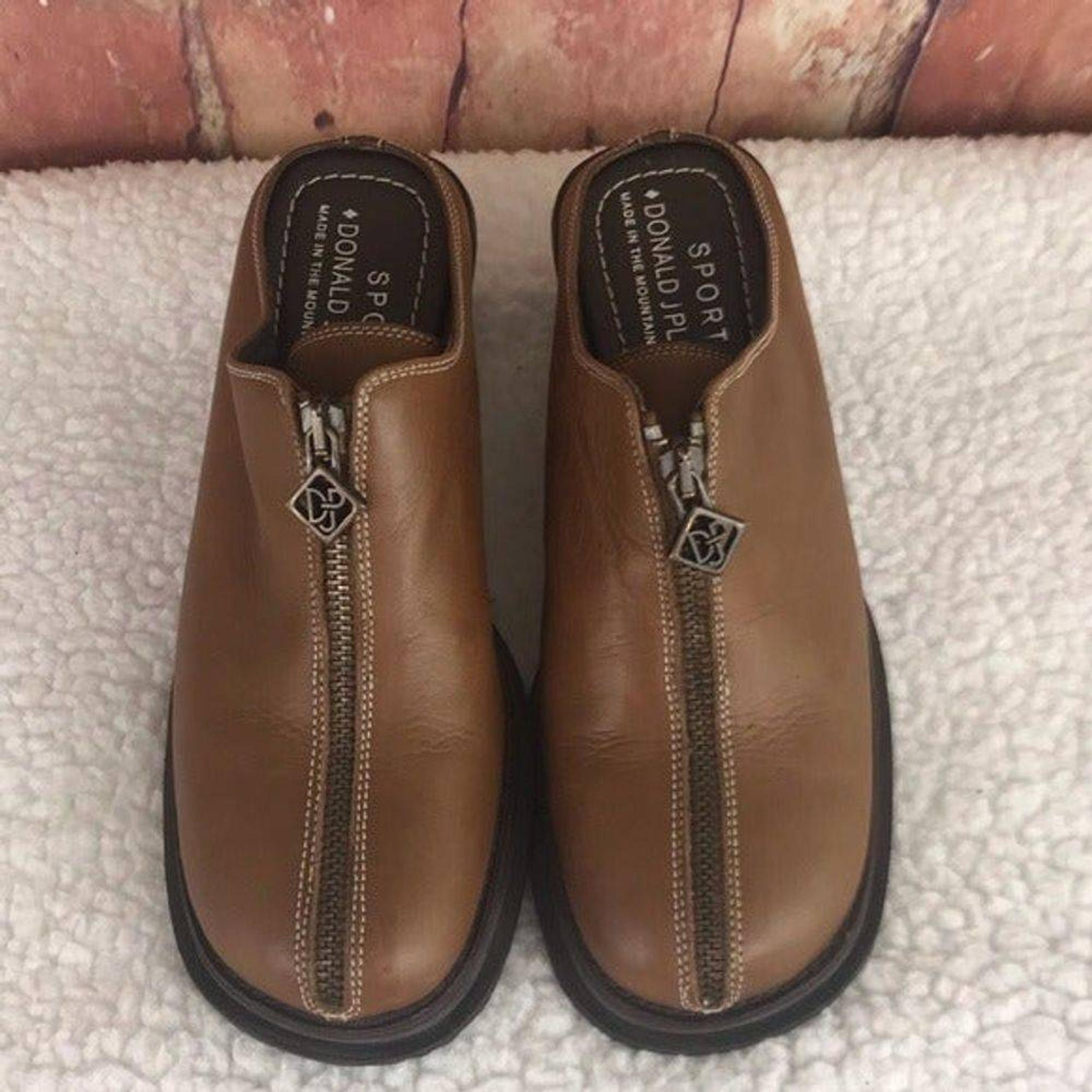 Donald J Pliner Sport "Hush" M Leather