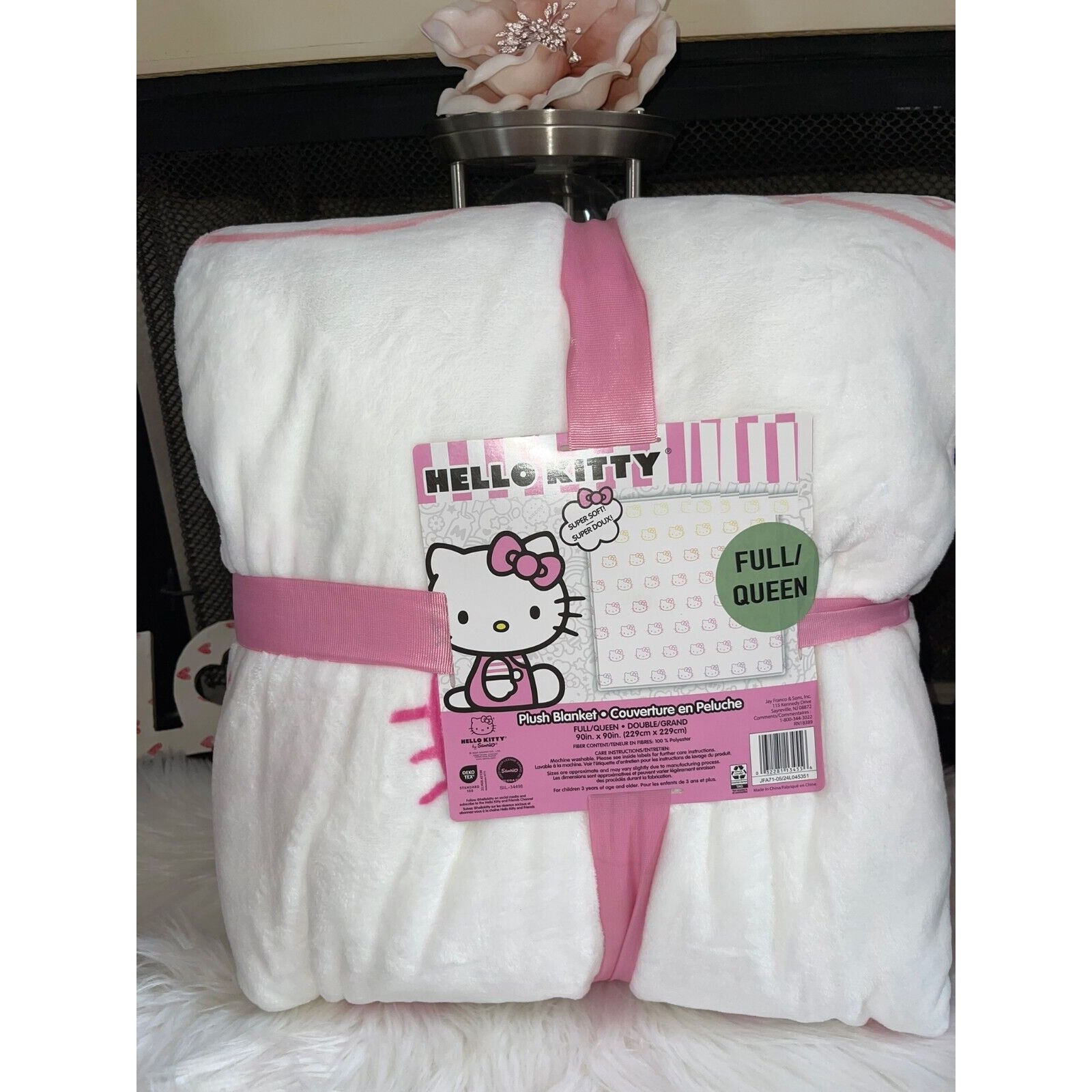 HELLO KITTY Rainbow Ombre Gradient Full/Queen 90 x 90 Throw Blanket TikTok Viral