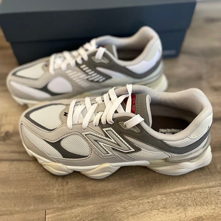 New Balance 9060 Youth 7 (Women's 8.5)