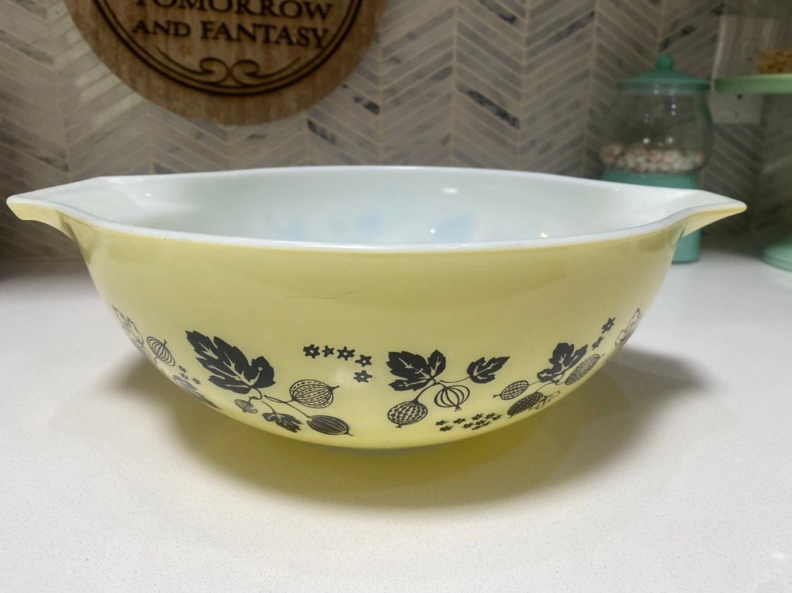 Pyrex Yellow Gooseberry 444