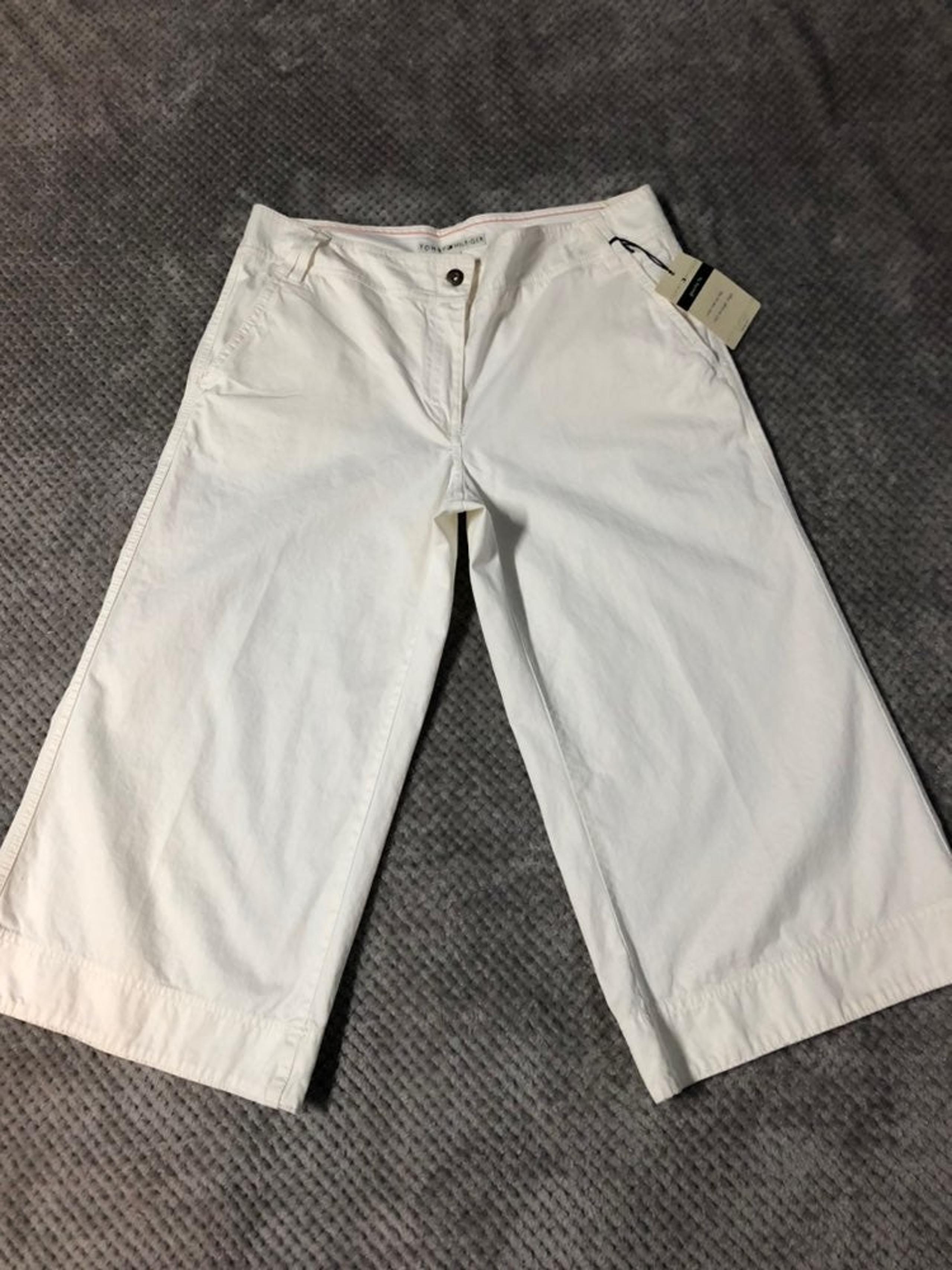 TOMMY HILFIGER WHITE GAUCHO CAPRI JEANS