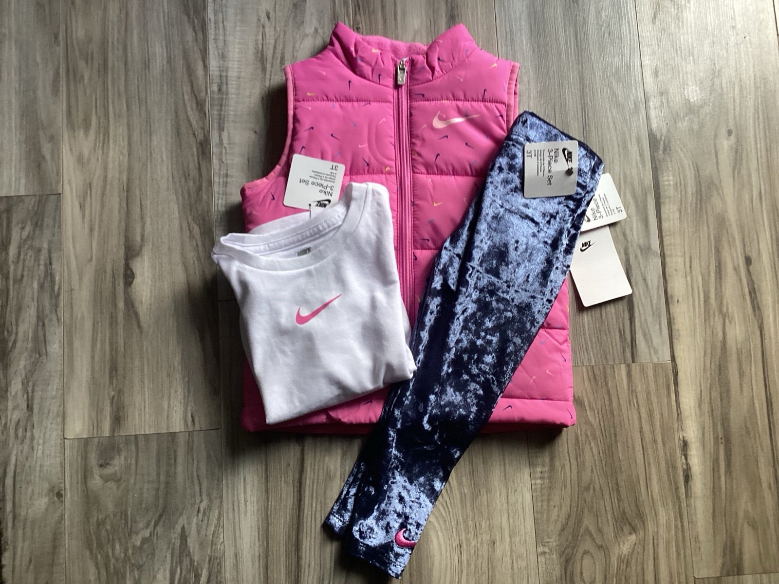 Nike 3 piece set toddler girls size 3T(NWT) ~PRICE IS FIRM, NO OFFERS~
