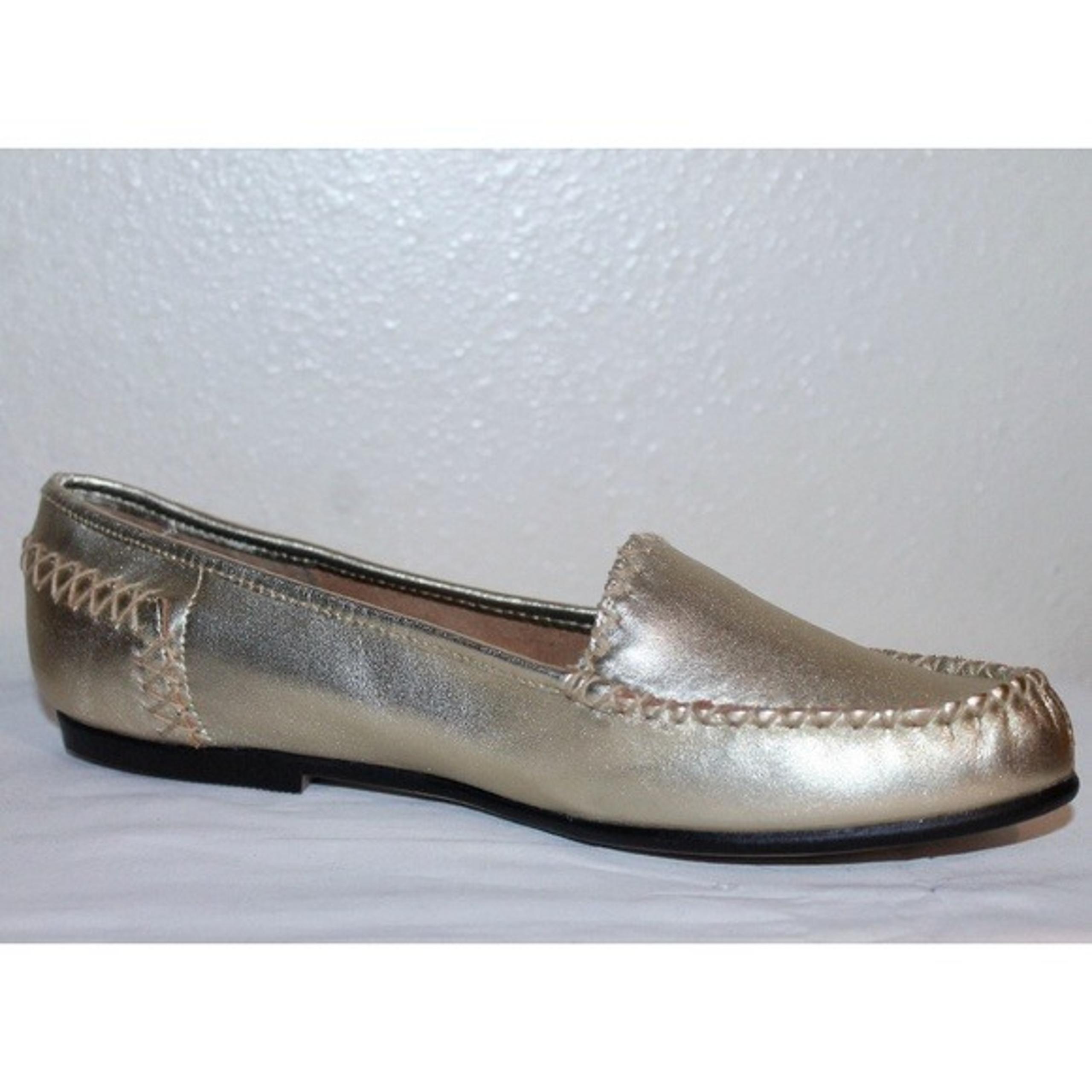 NWOB Mootsies Tootsies Leather Mocassin