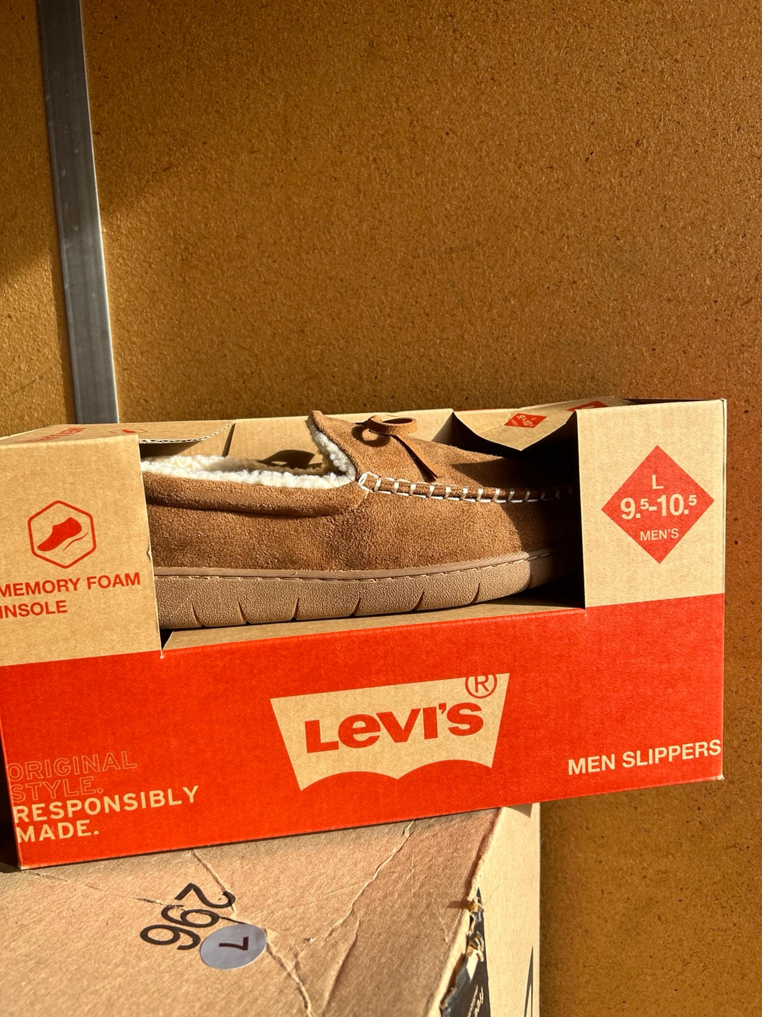 Mens Levi’s Slippers Size 9.5-10.5 Large