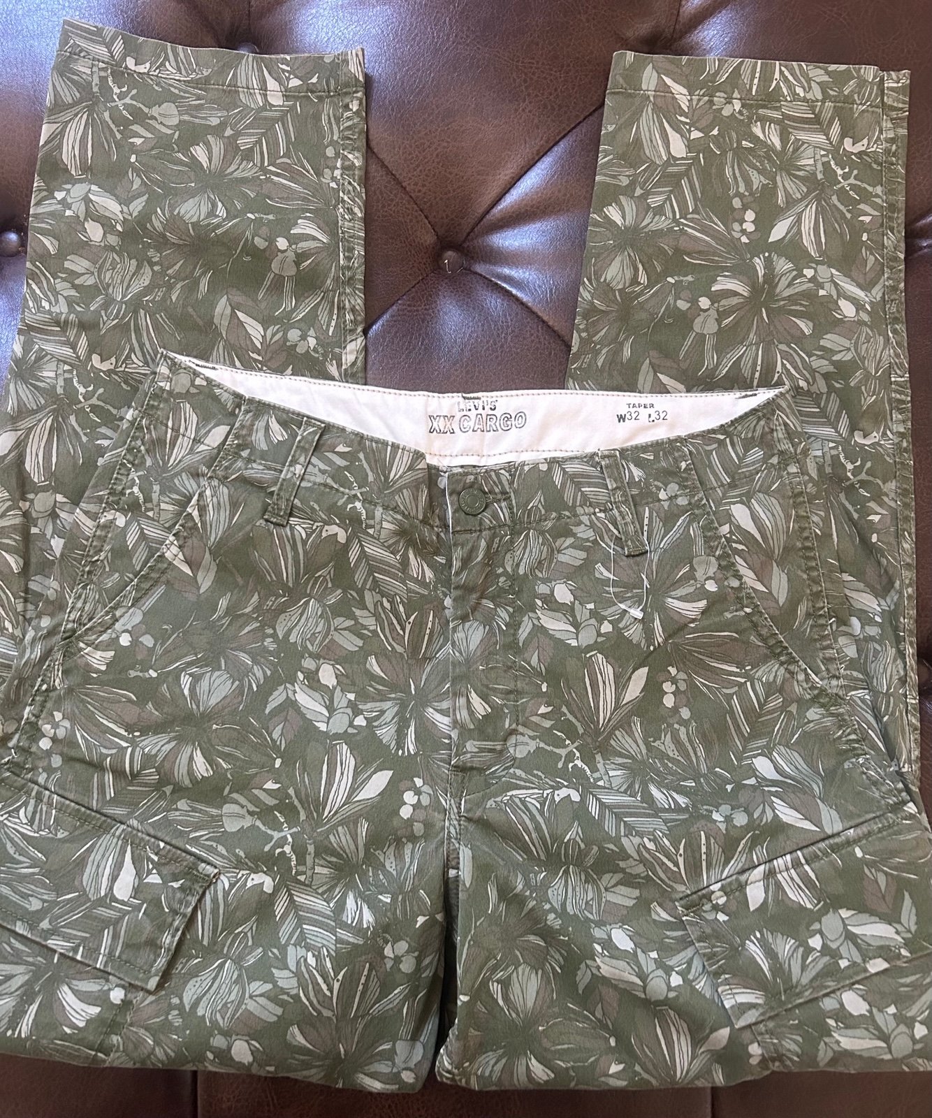 Levi’s XX Cargo Tapper Fit Men’s Pants Size 32x32 Green Floral Patterns New