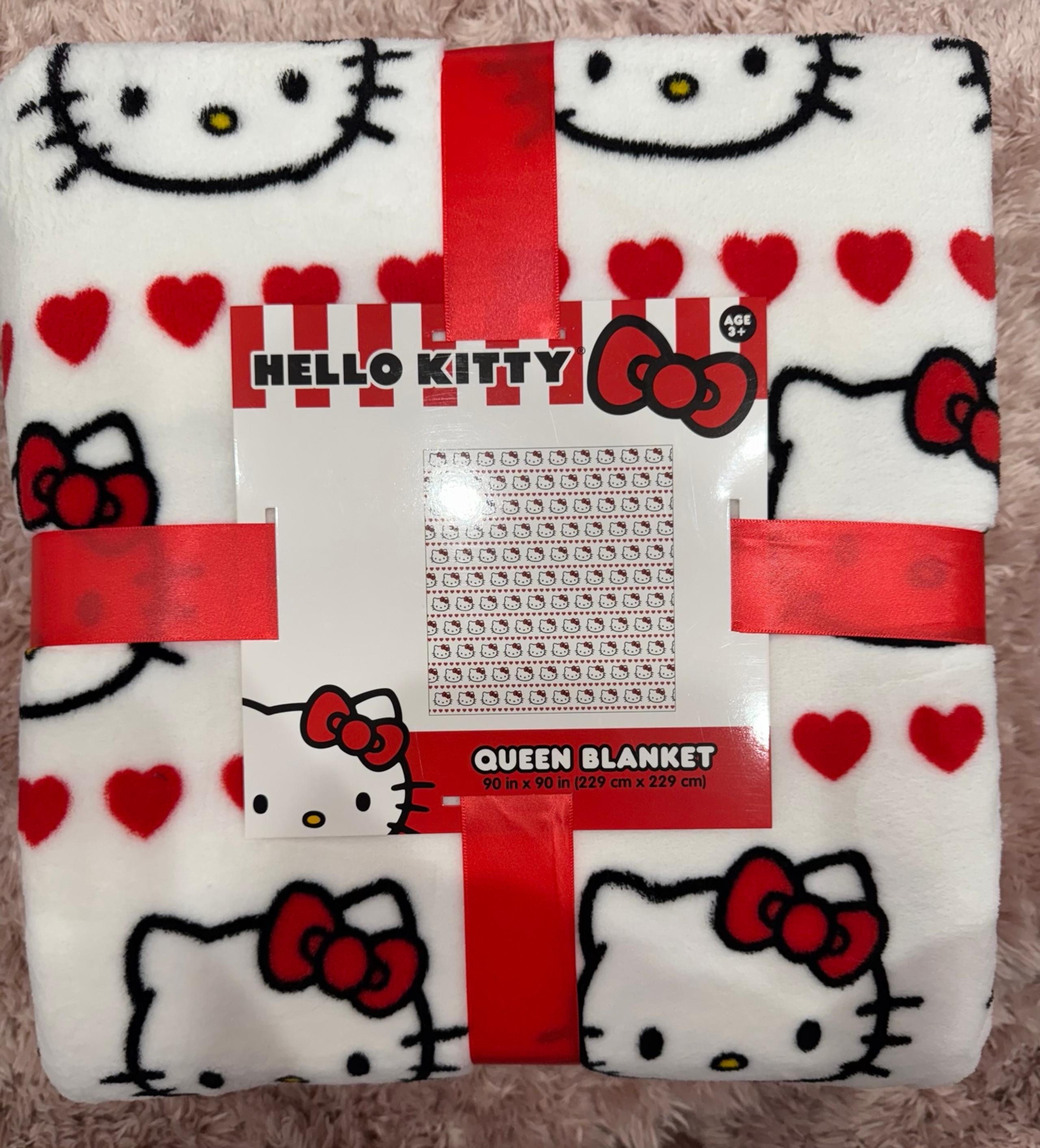 Hello kitty heart blanket