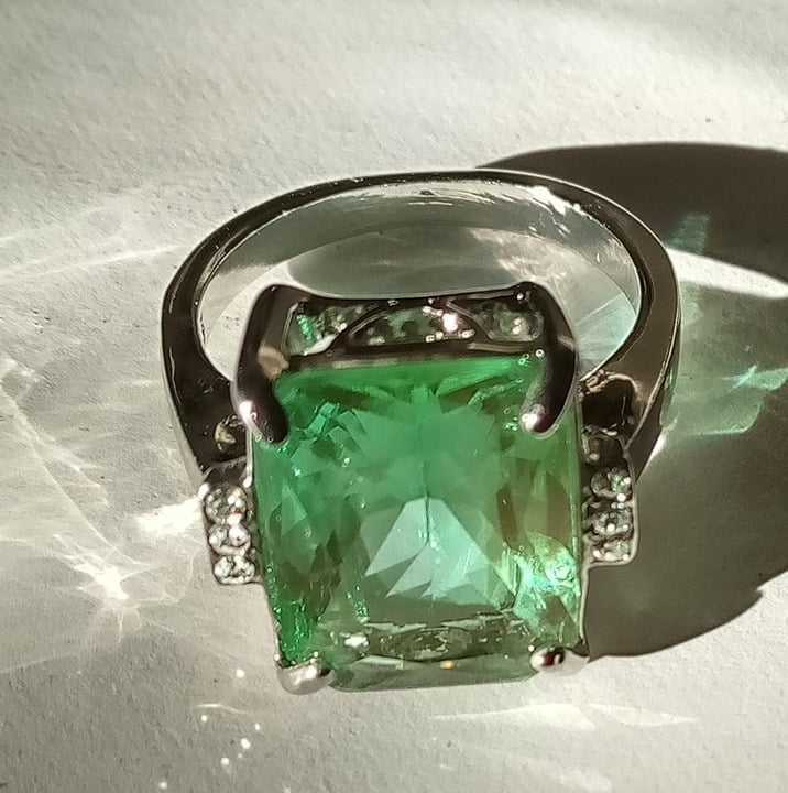 Women's Dress Ring Size 8 Green Rhinestone Silver Color Band Marked 925