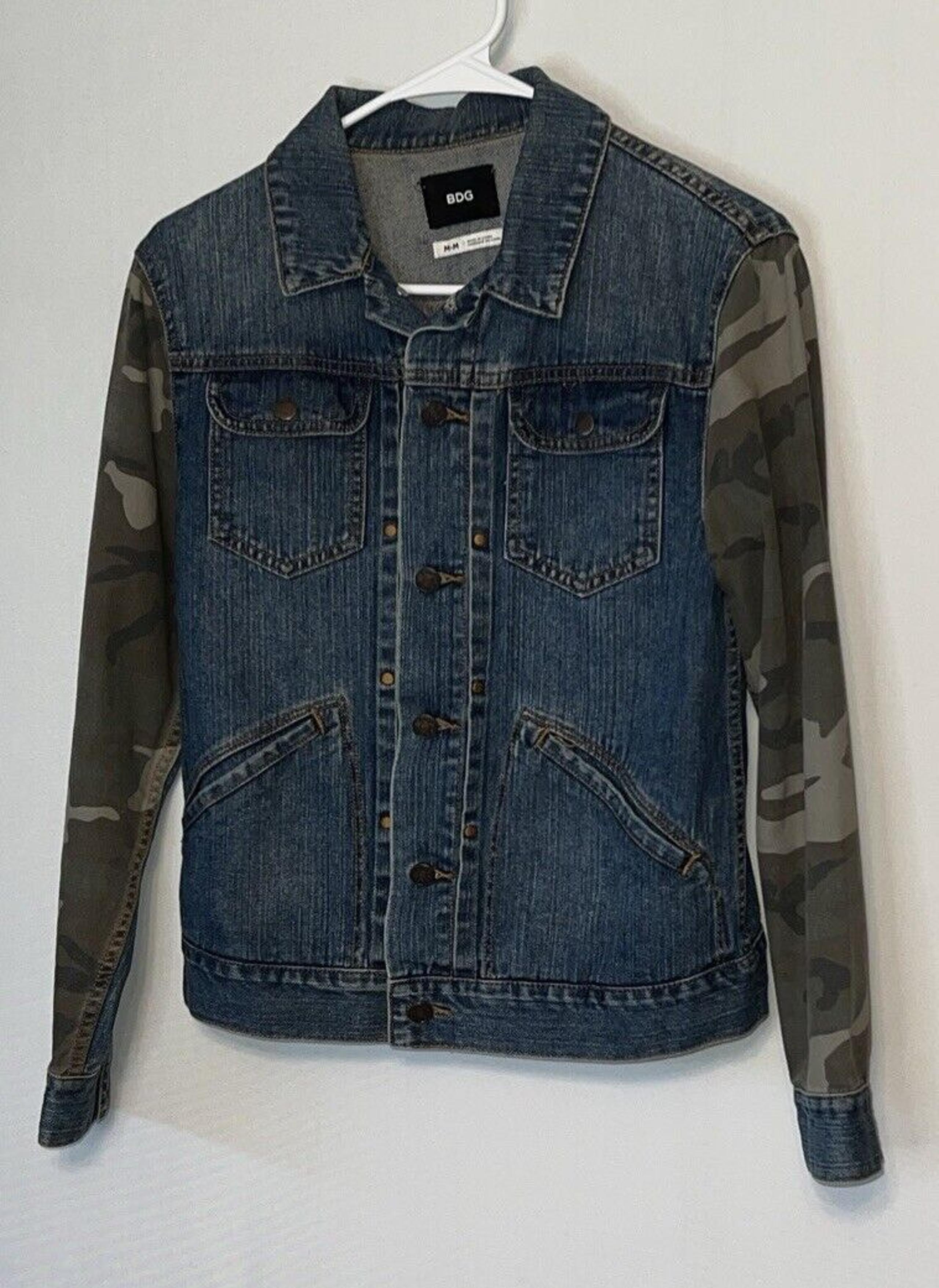 Urban Outfitters BDG Women's Denim Jacket with Camo Sleeves Size M Pockets