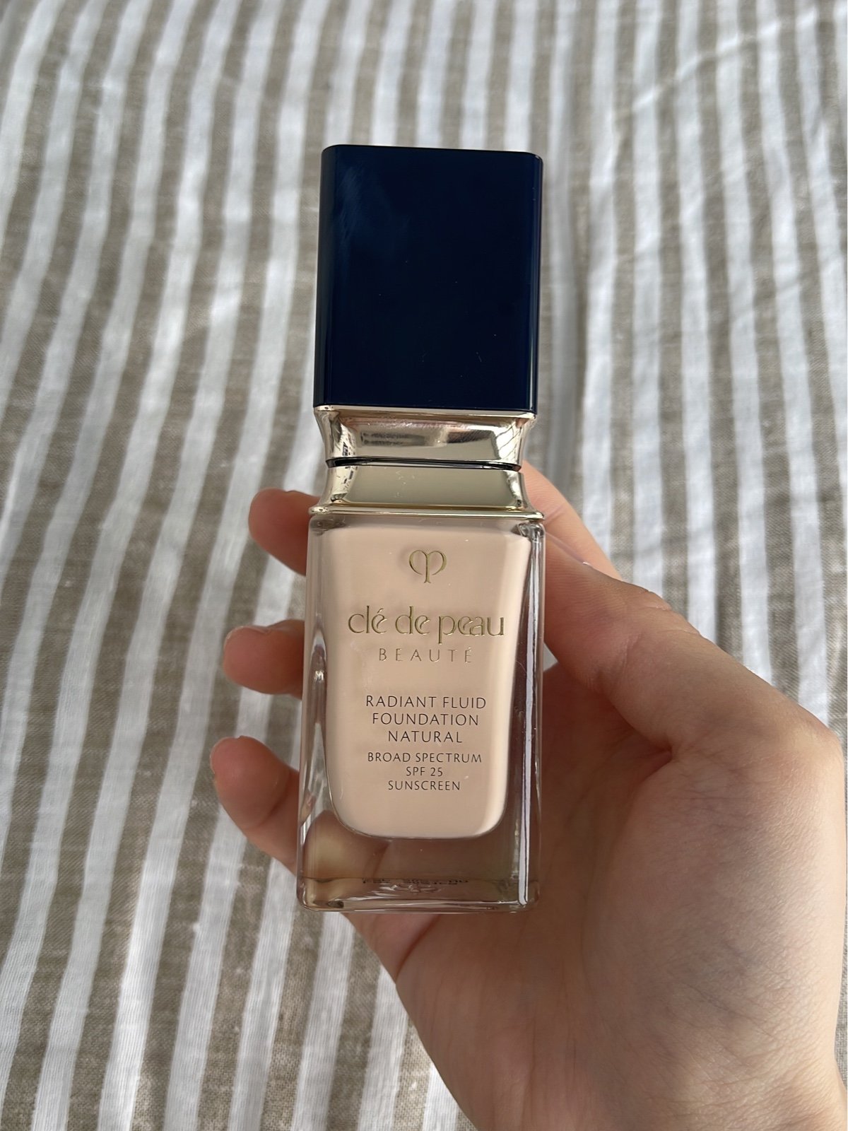 Clé de peau radiant fluid foundation natural