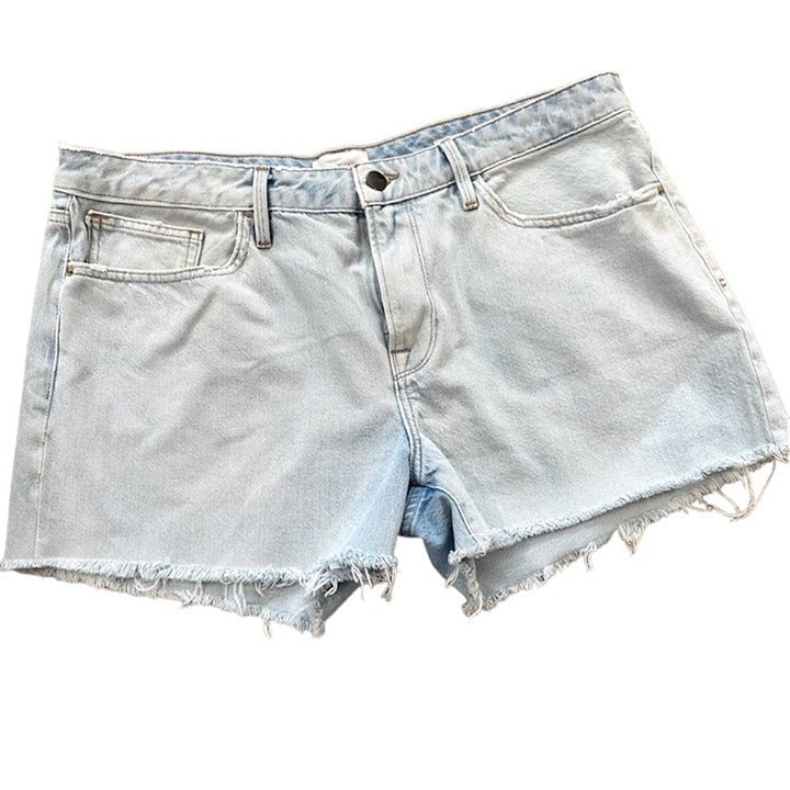 Frame Women's Le Grand Garcon Shorts Light Wash Denim with Raw Hem Size 32 GUC