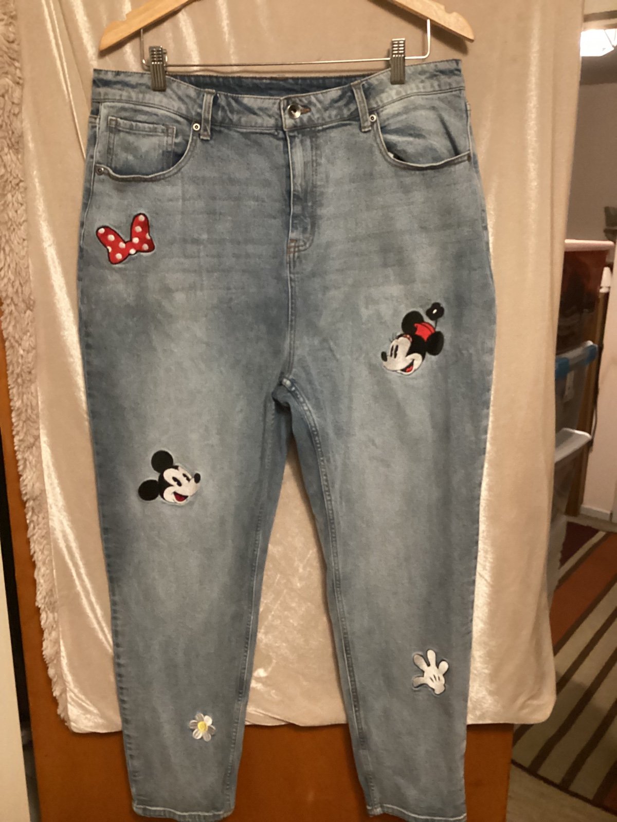 Disney Her Universe Jeans with Minnie Mouse appliqué