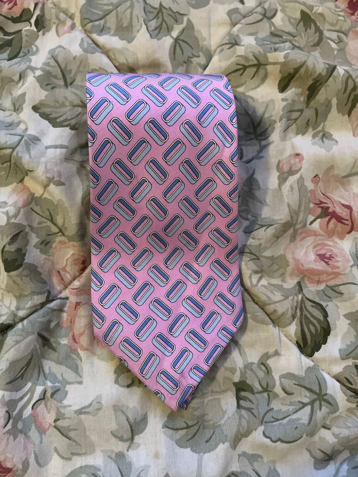 Gucci Pink silk tie