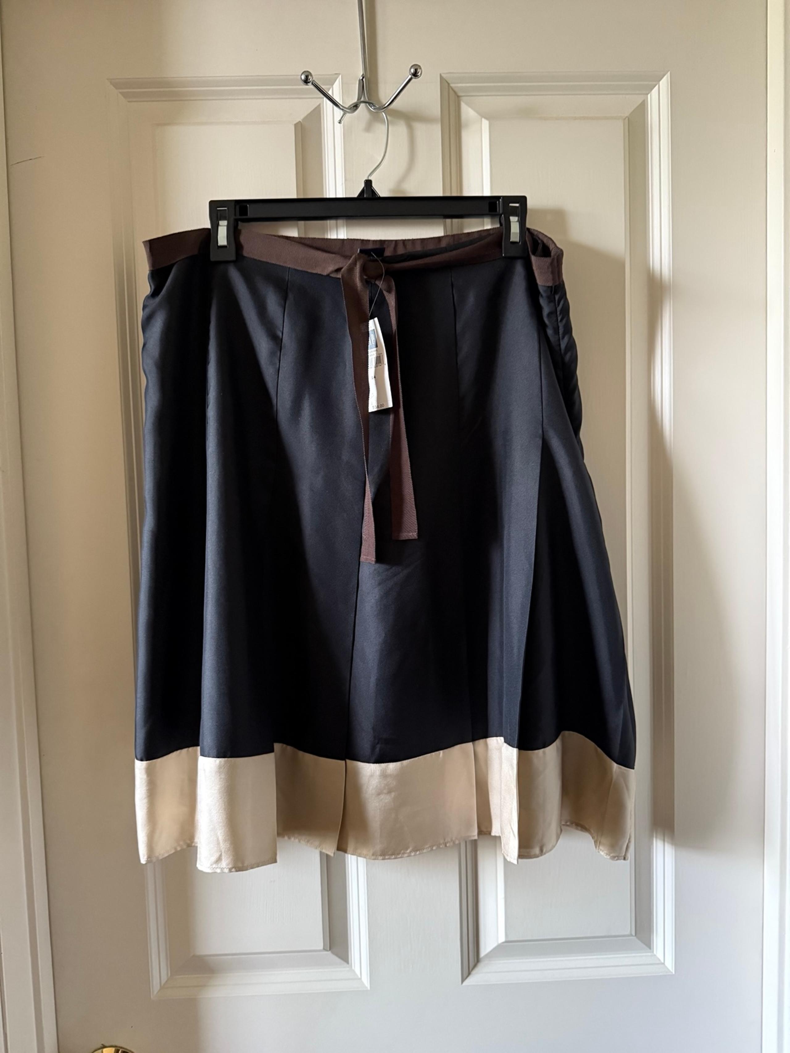 GAP Black and Cream A-Line Knee-Length Skirt