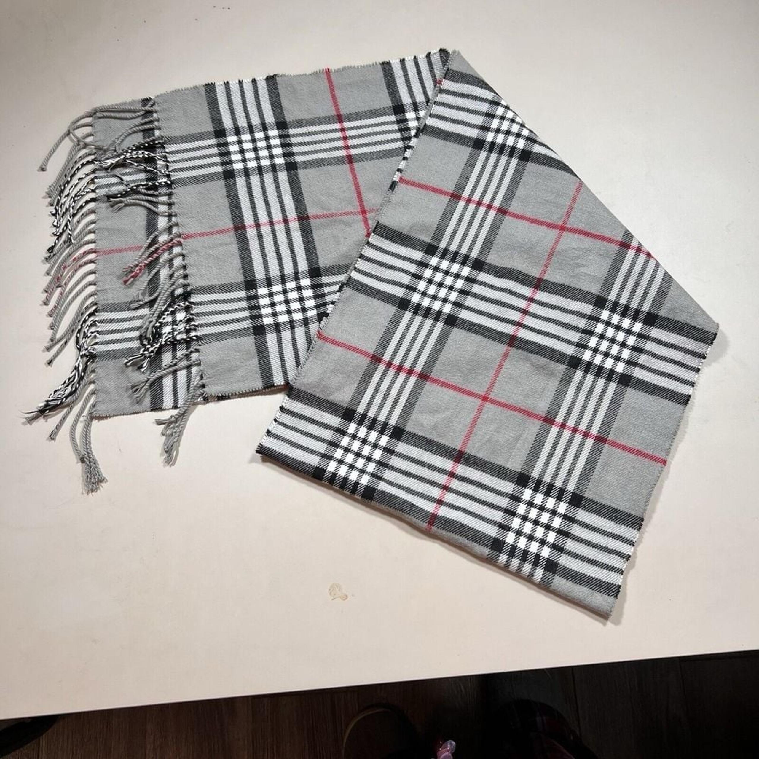100% Cashmere Winter  Scarf Plaid Fringe Unisex Gray Red Black Made In Scotland