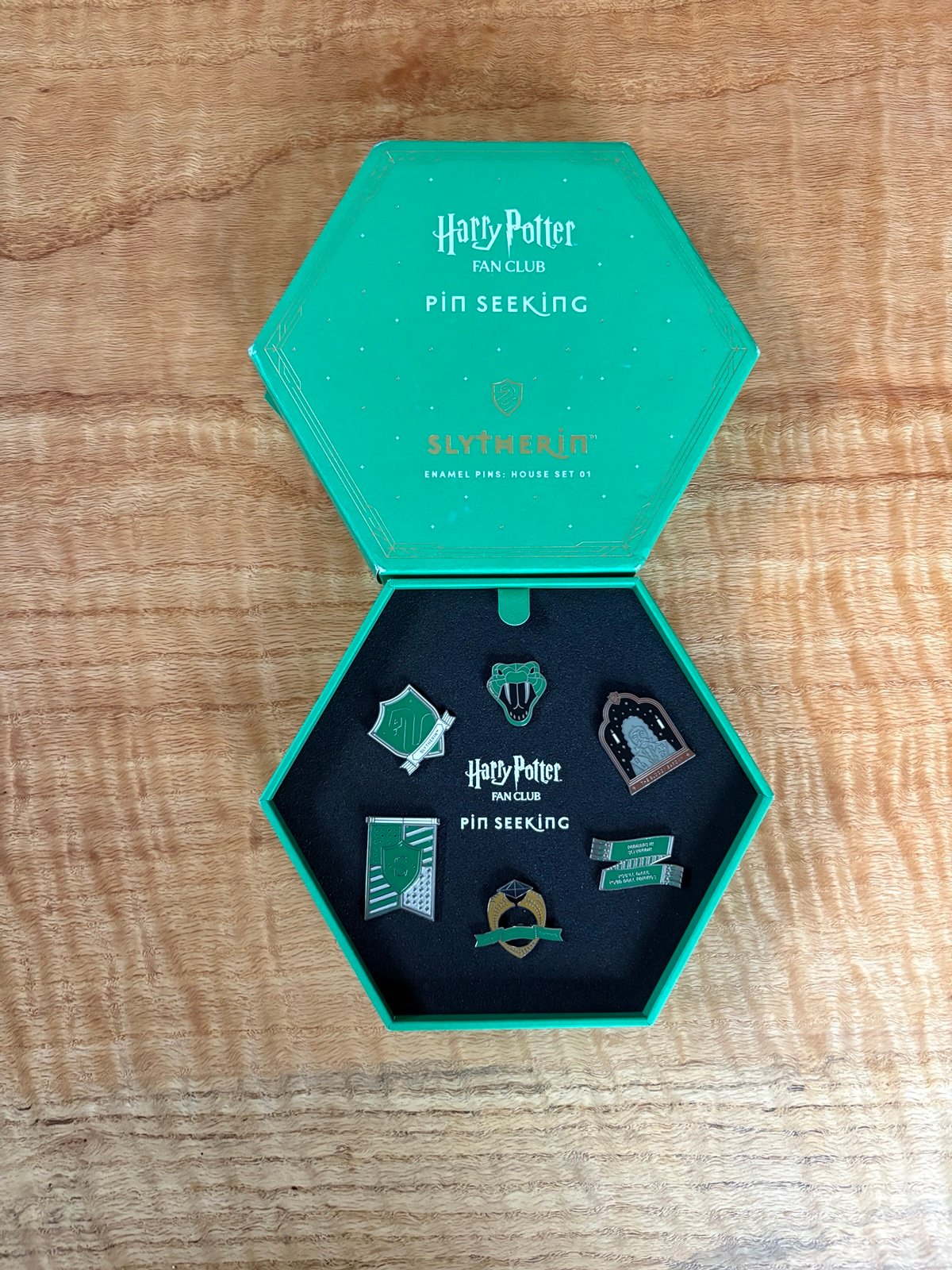 Harry Potter Fan Club Pin Seeking Exclusive Slytherin House Set in box