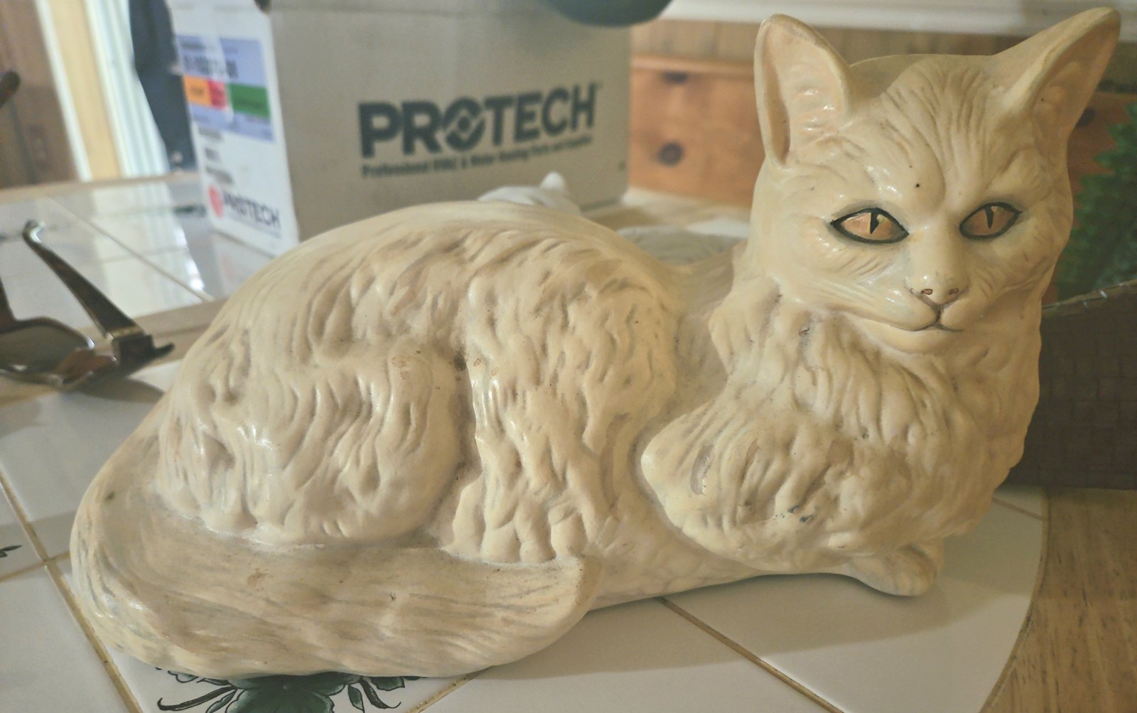 Vintage Homco cat figurine, likely a Persian cat, with yellow eyes.