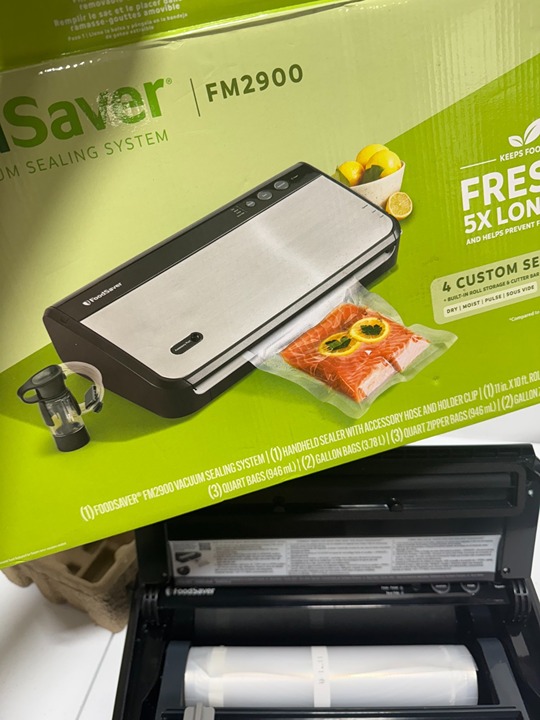 Foodsaver Vacuum Fm2900 Sealing System Comes W/ Handheld Sealer