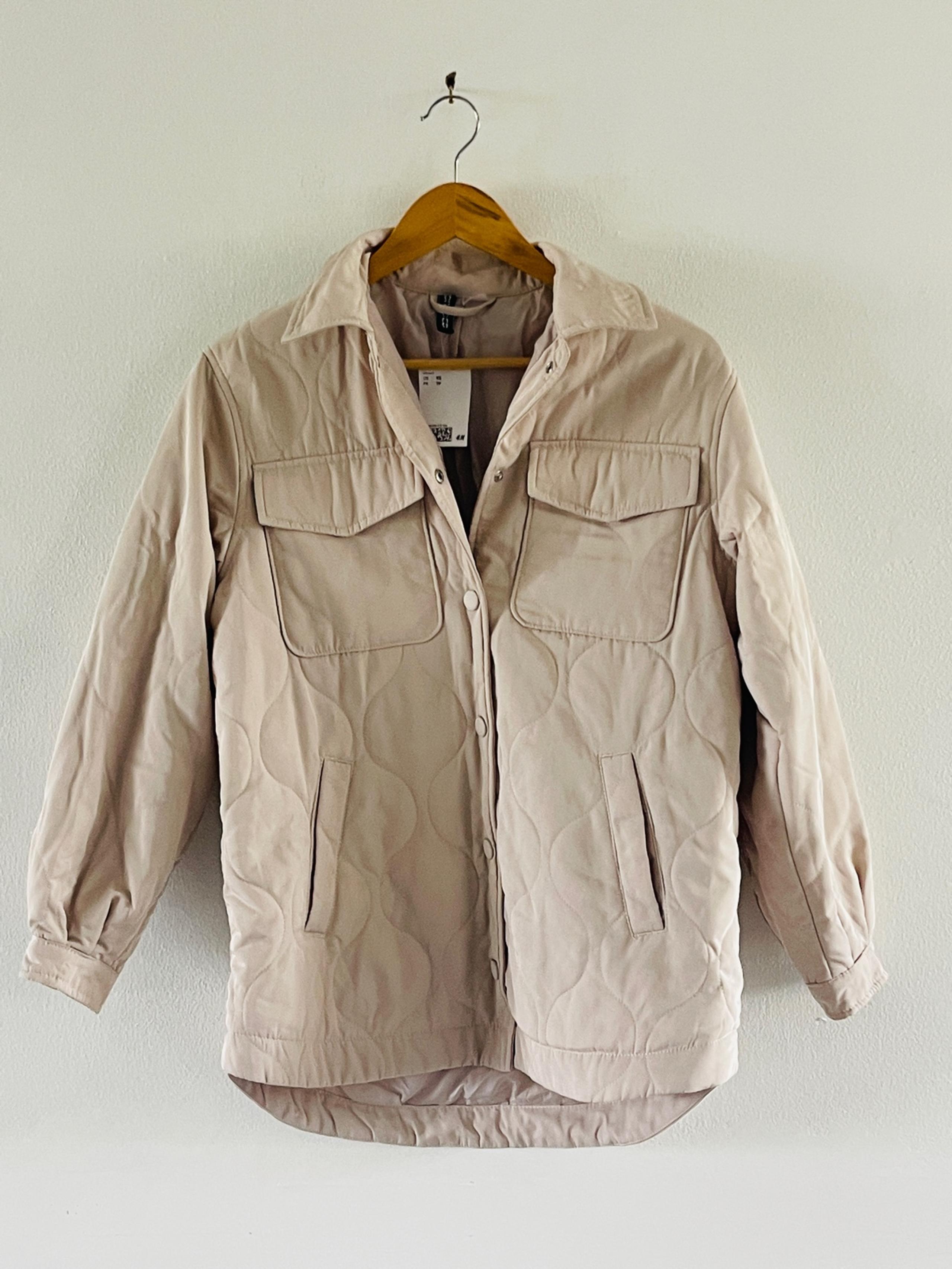 NWT  H&M quilted beige jacket.