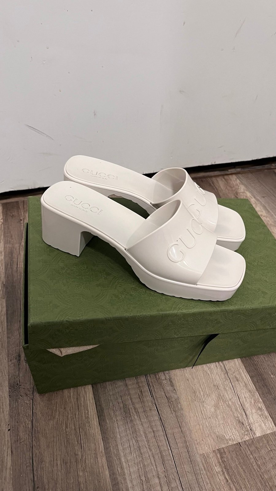 Gucci Sandals Size 5