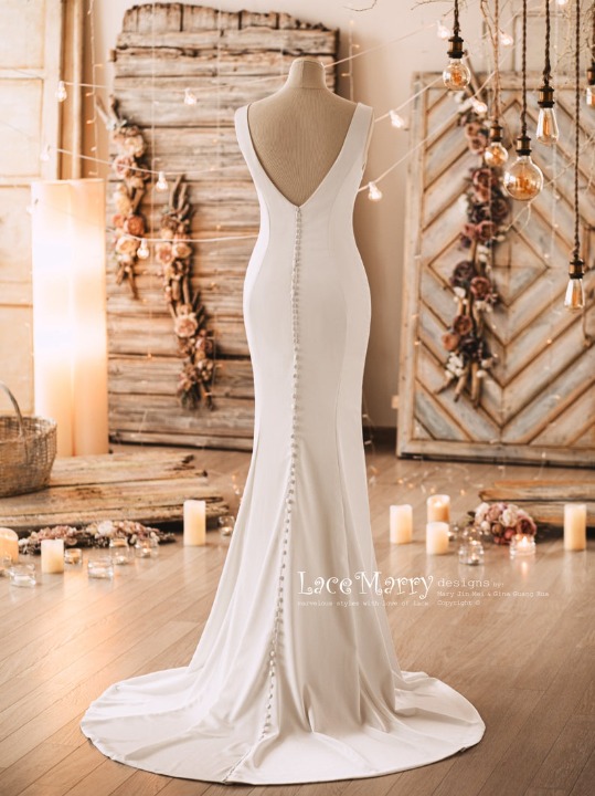 Simple dress, slim A-line, V-neck, simple dress.
