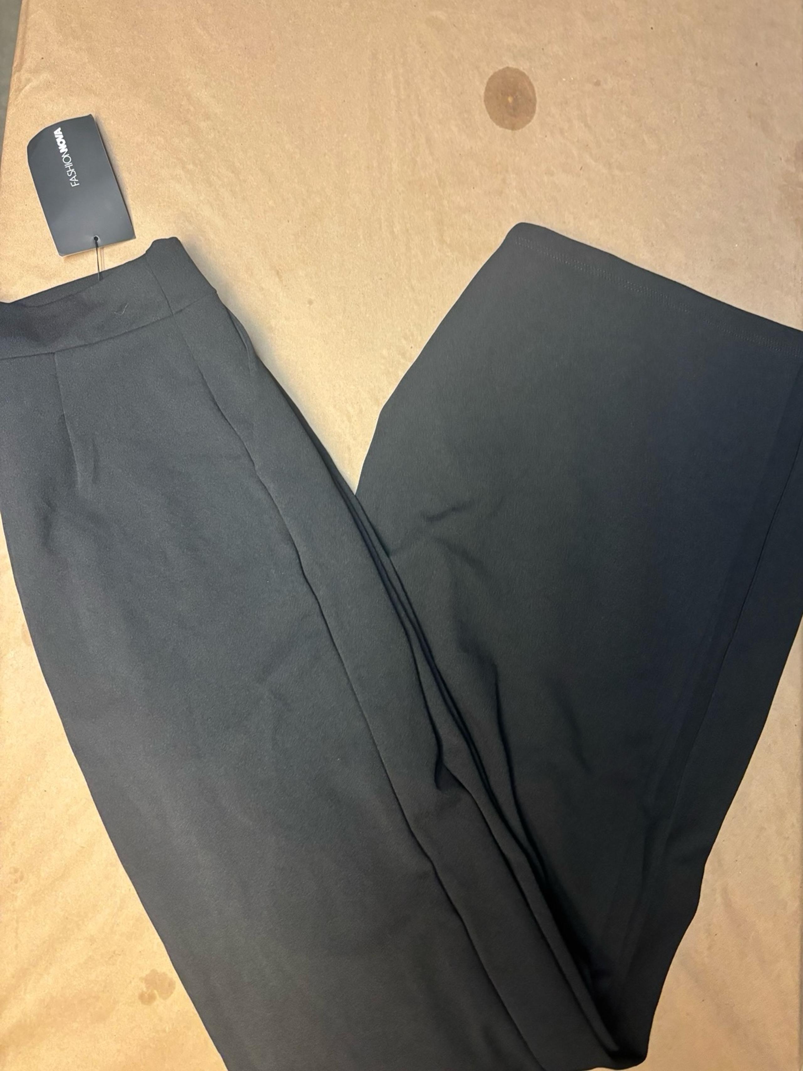 Women’s Fashion Nova Posh High Waisted Dress Pants. Large