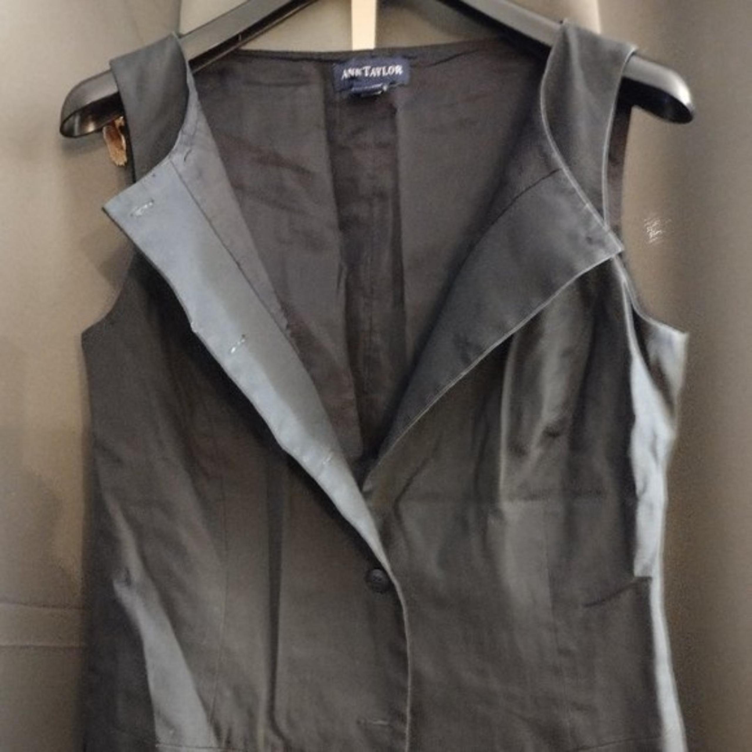 Ann Taylor Vest Size 2