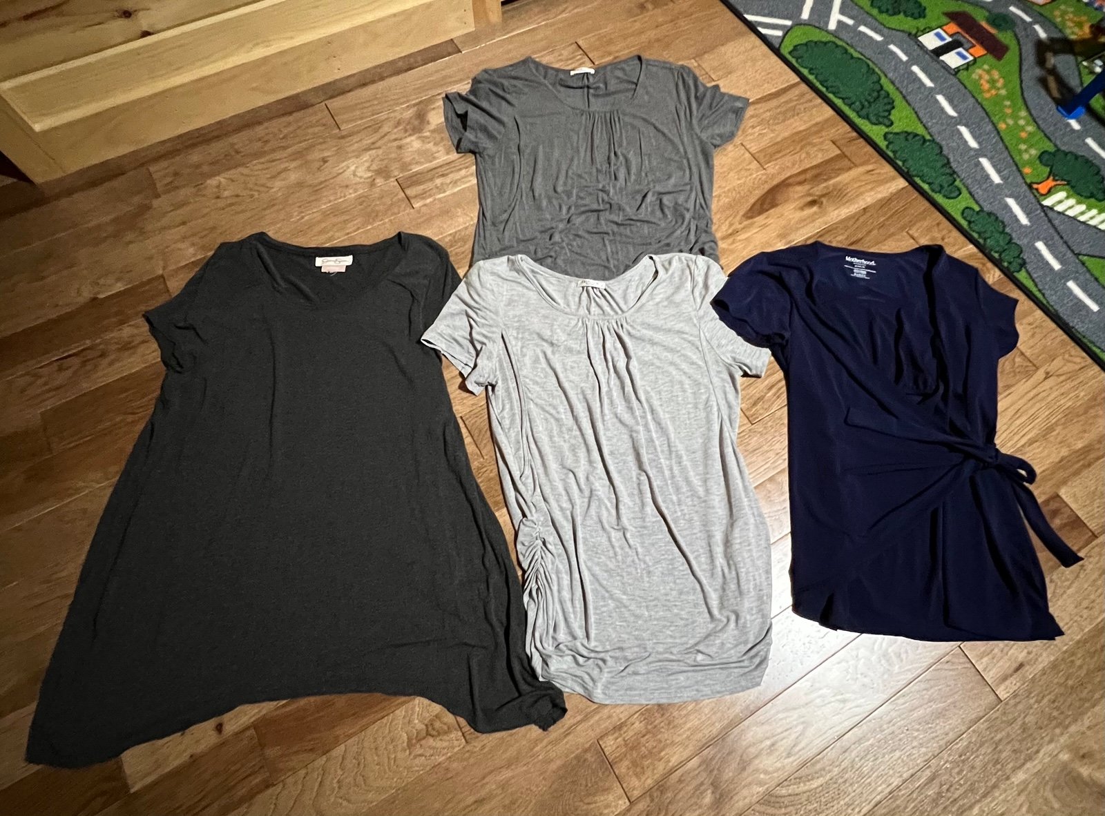 Jessica Simpson Motherhood Maternity Nursing Short Sleeve Bundle Of 4 EUC