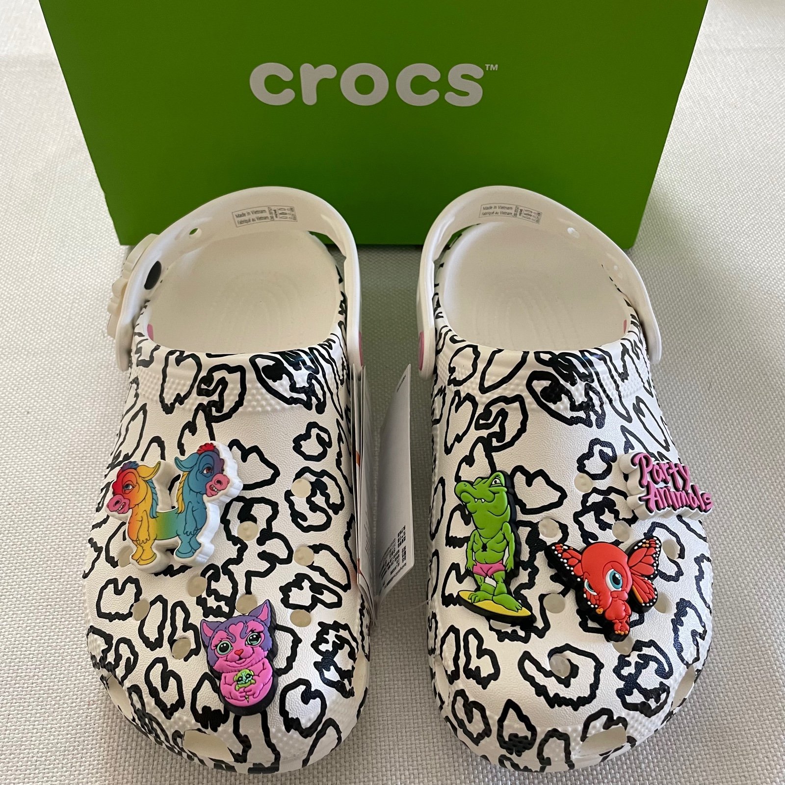 Women’s 6 Crocs Classic Clogs Party Animals X Ron English White Cheetah