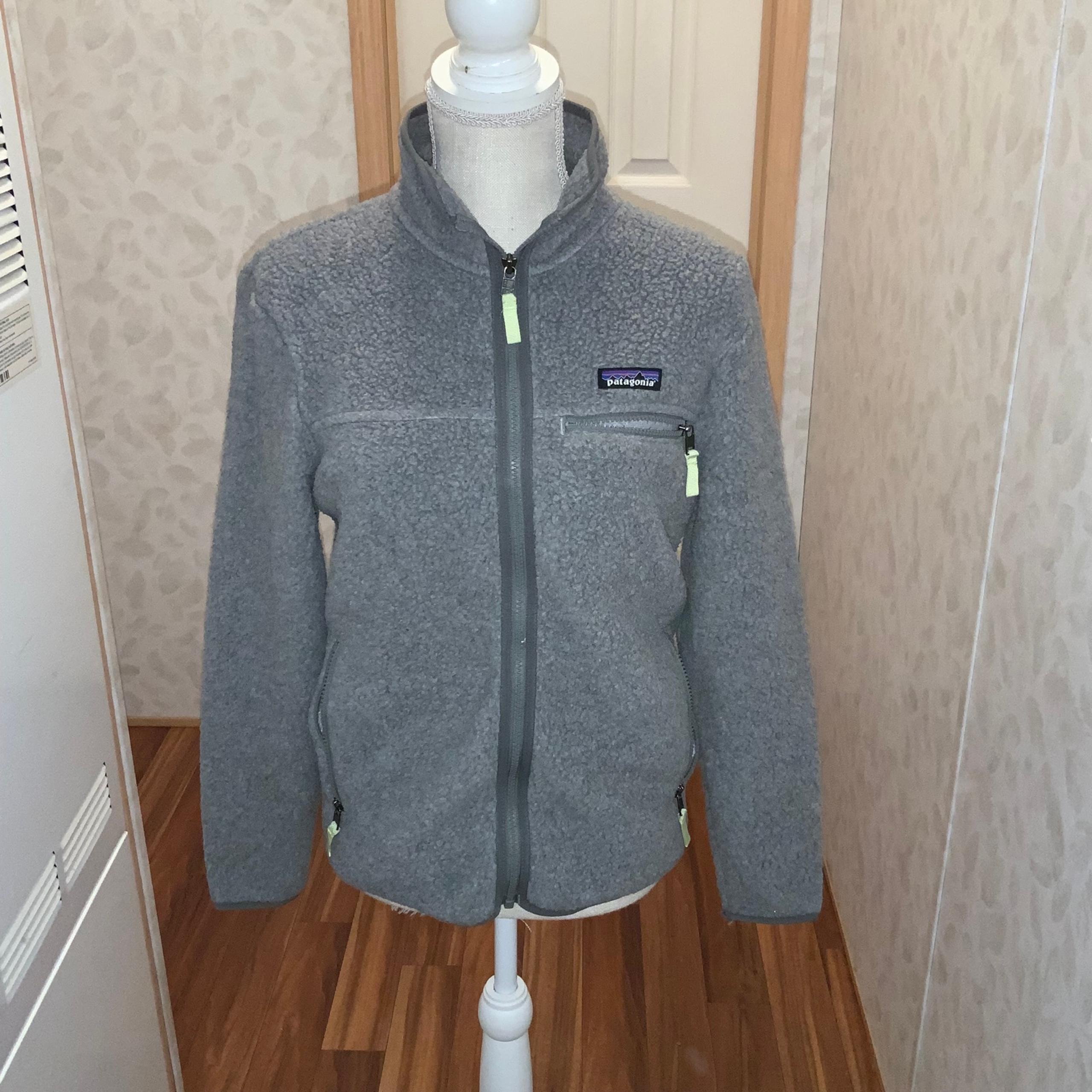 Women’s Gray Patagonia Zip Up Preowned Size SMALL