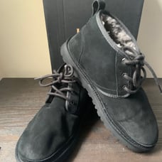 Ugg’s Men’s Neumel Suede Chukka Boots